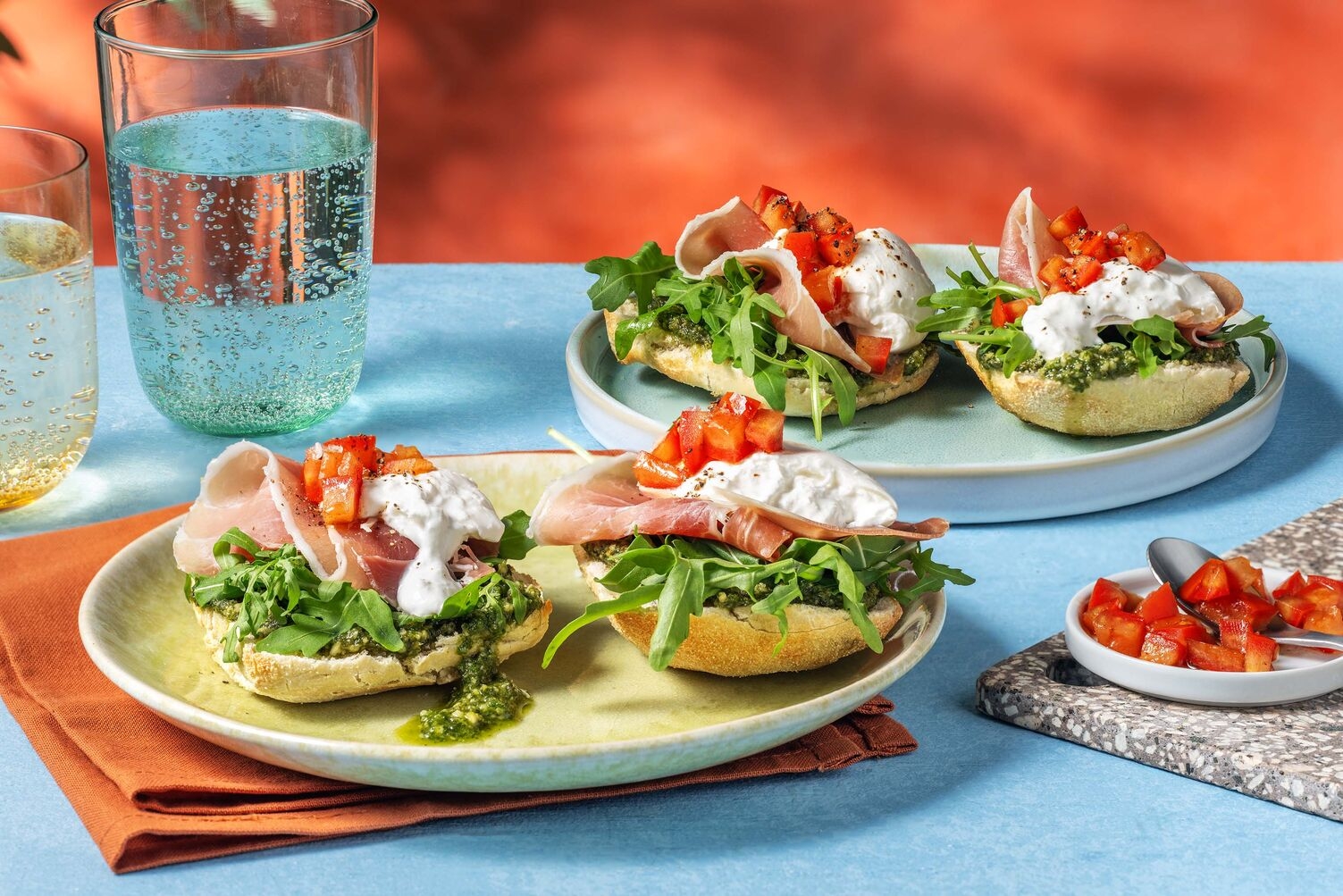 Prosciutto Burrata Sandwich mit Basilikumpesto