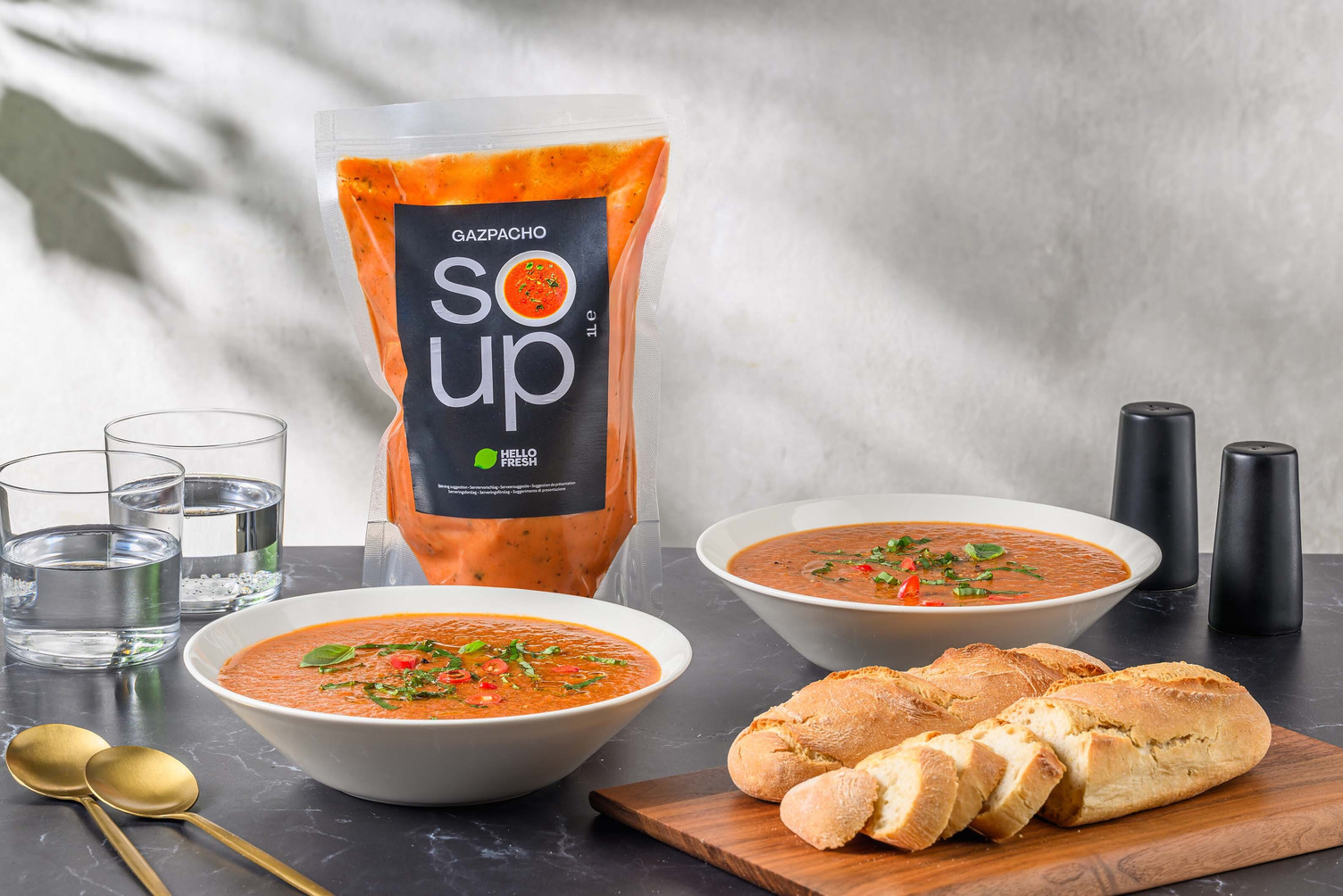 Kall gazpacho Soup och Ciabatta