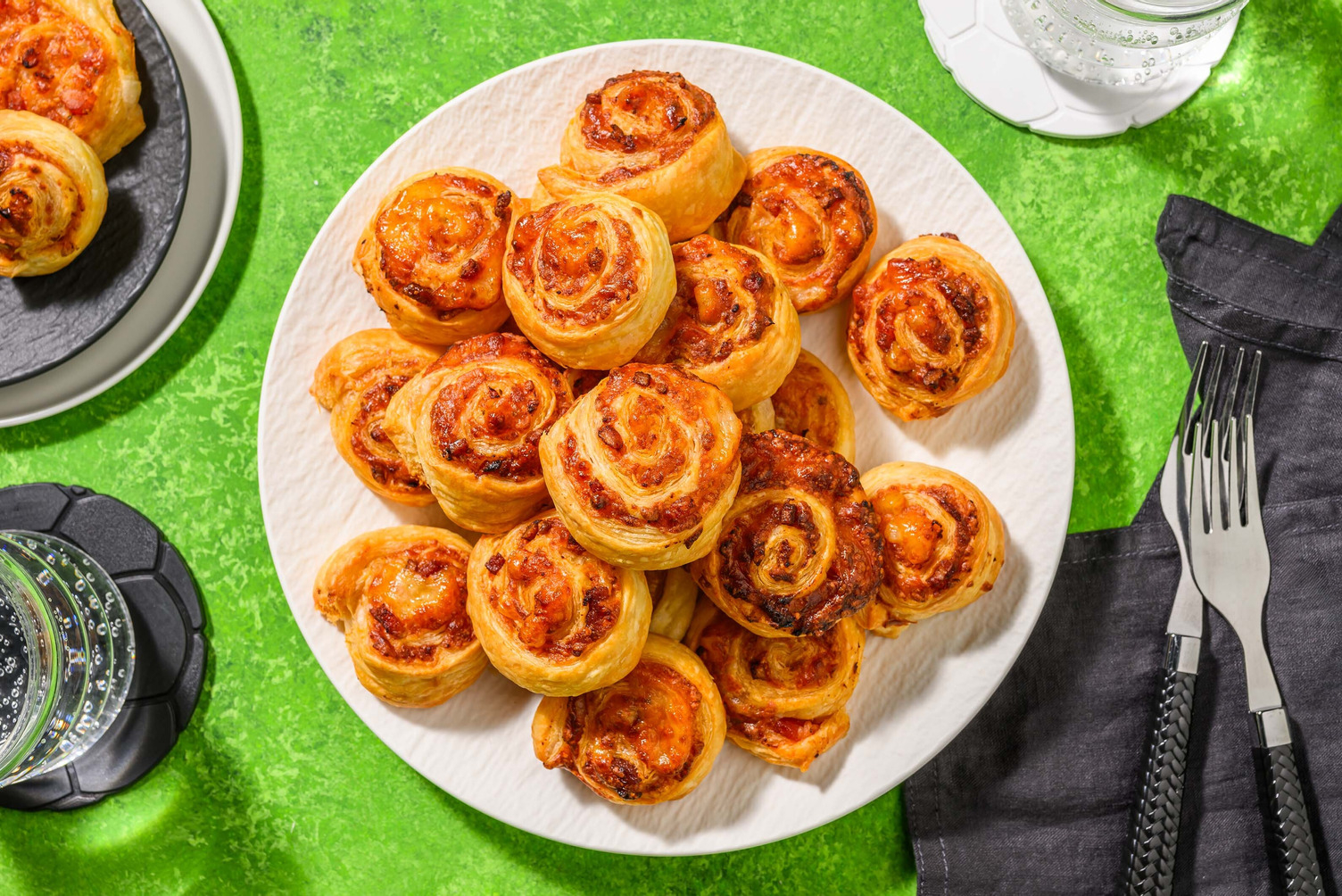 Bacon-Pesto Blätterteigschnecken