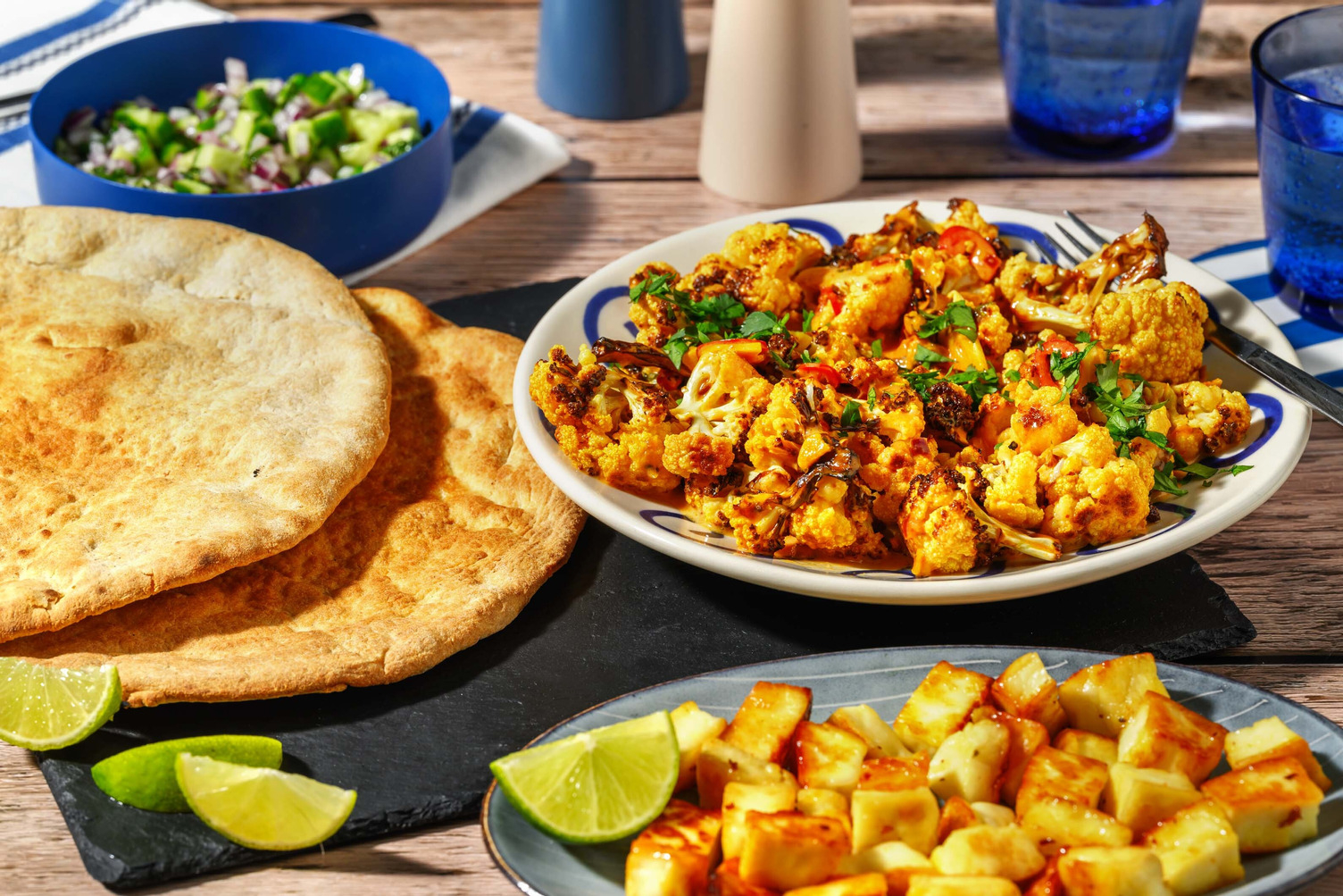 Witte grillkaas in honing met geroosterde bloemkool