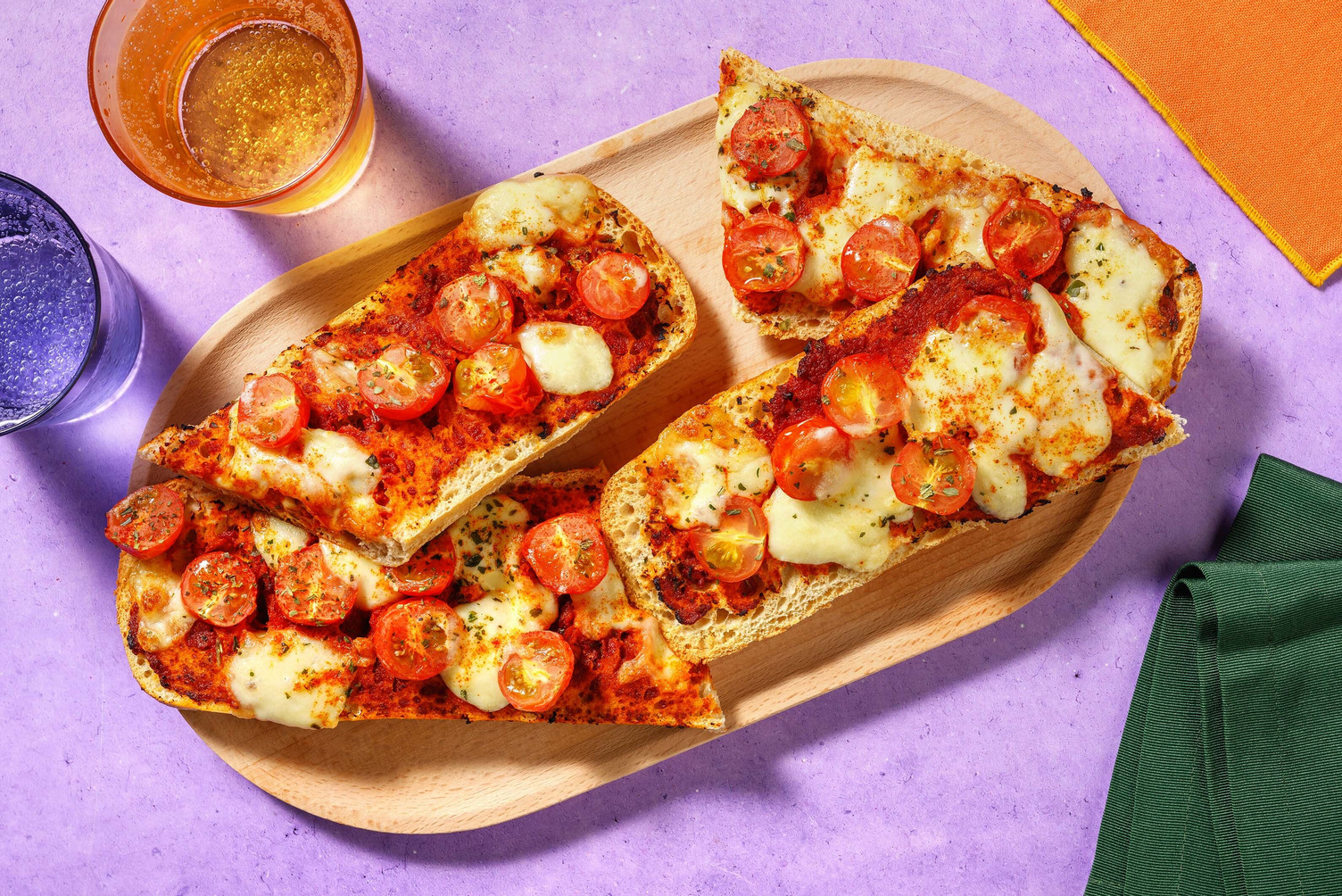 Überbackenes Pizzabrot Caprese