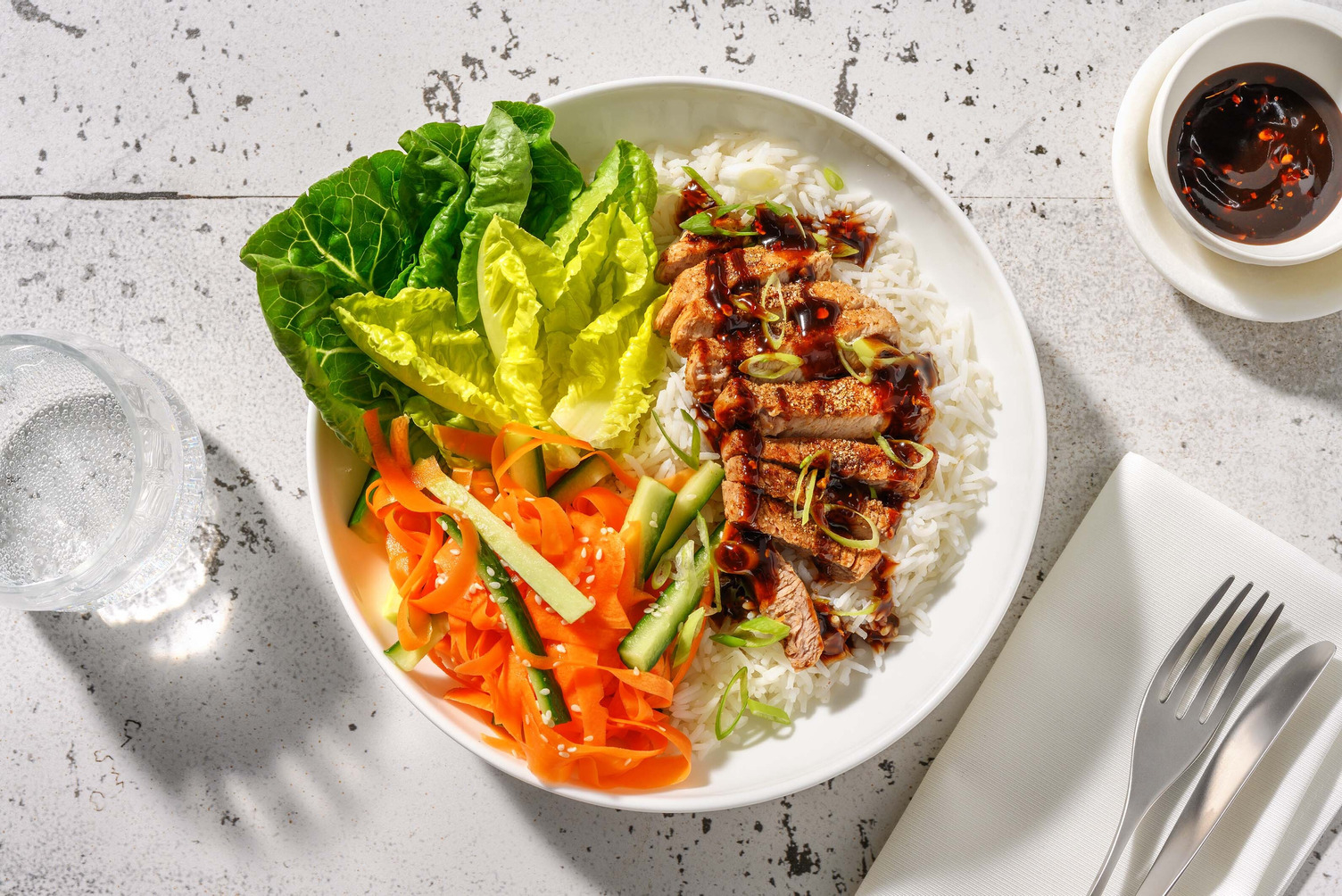 Koreansk BBQ-fläskkotlett och vitlöksris