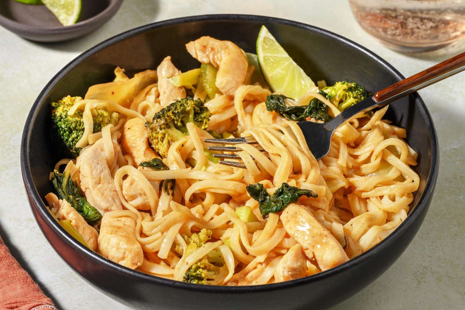 Kyckling- och nudelwok