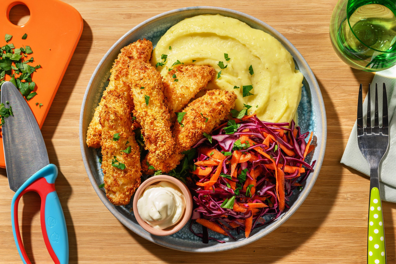 Sprø fiskepinner og potetmos