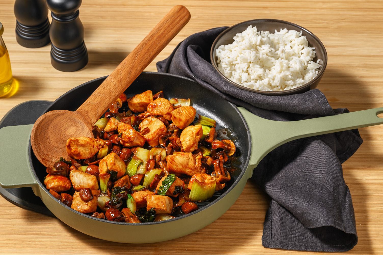 Teriyaki doppelt Hähnchenpfanne mit Pak Choi