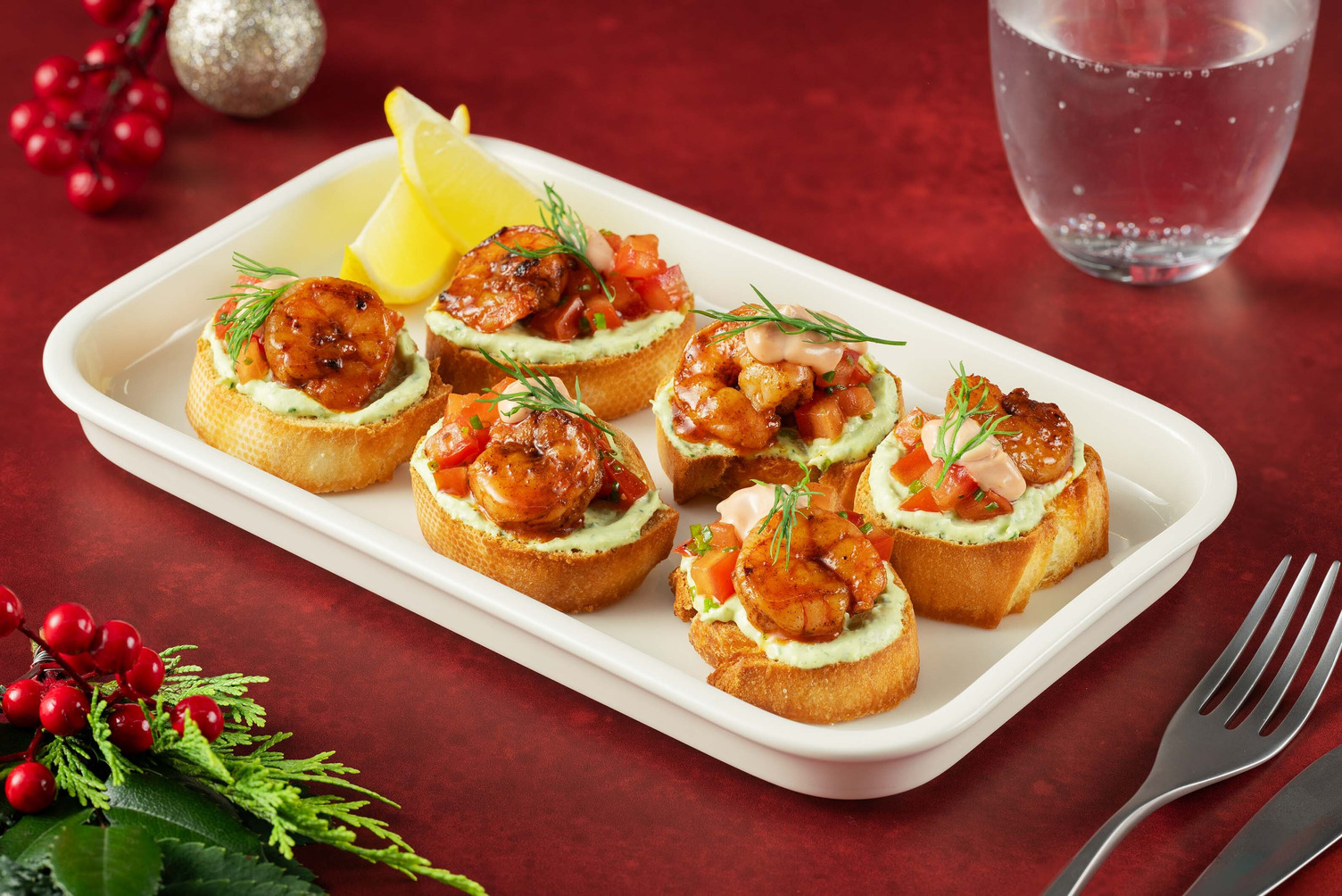 Crevettes sur crostini et crème d'avocat