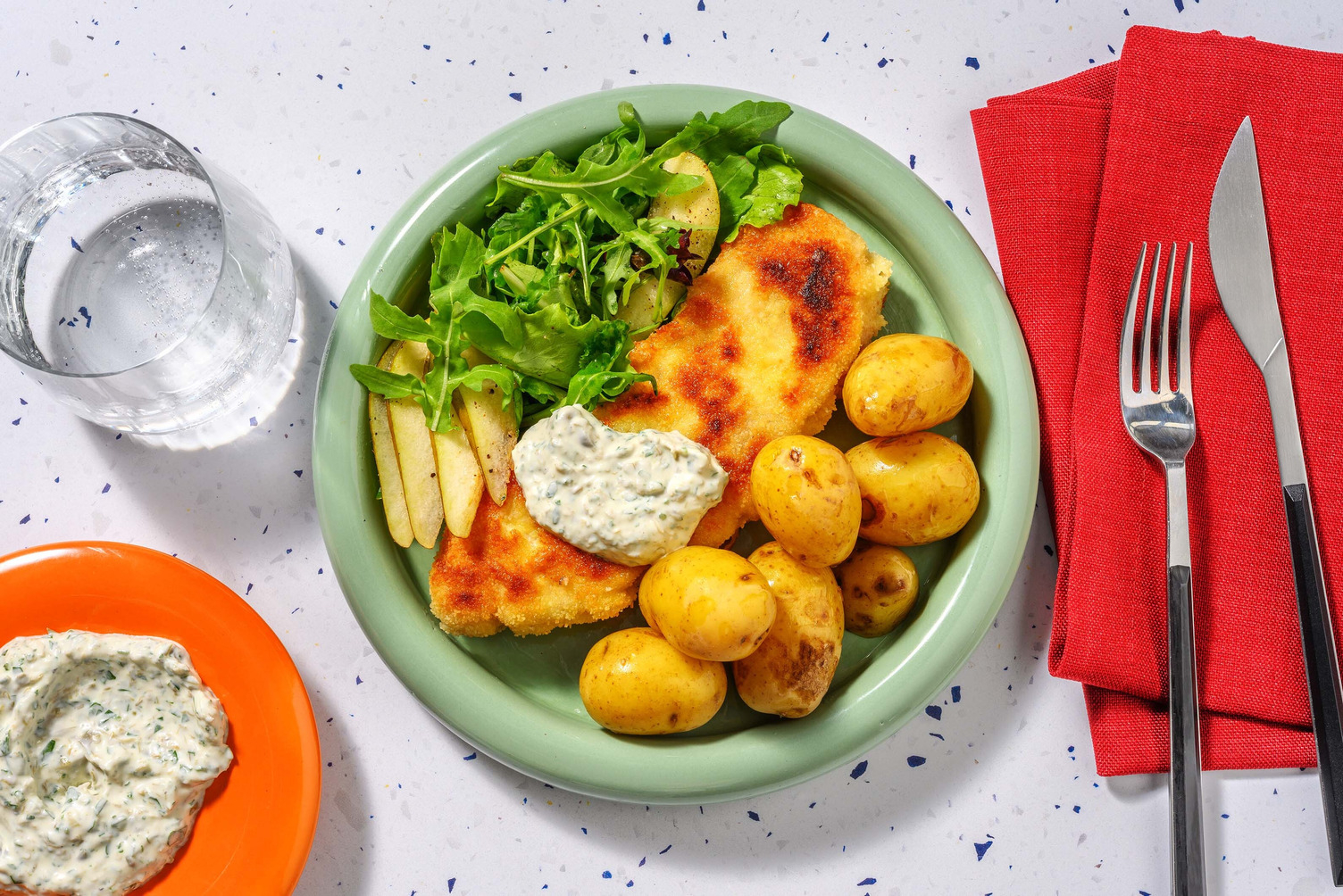 Paneret svinekød og kapers-crème fraiche