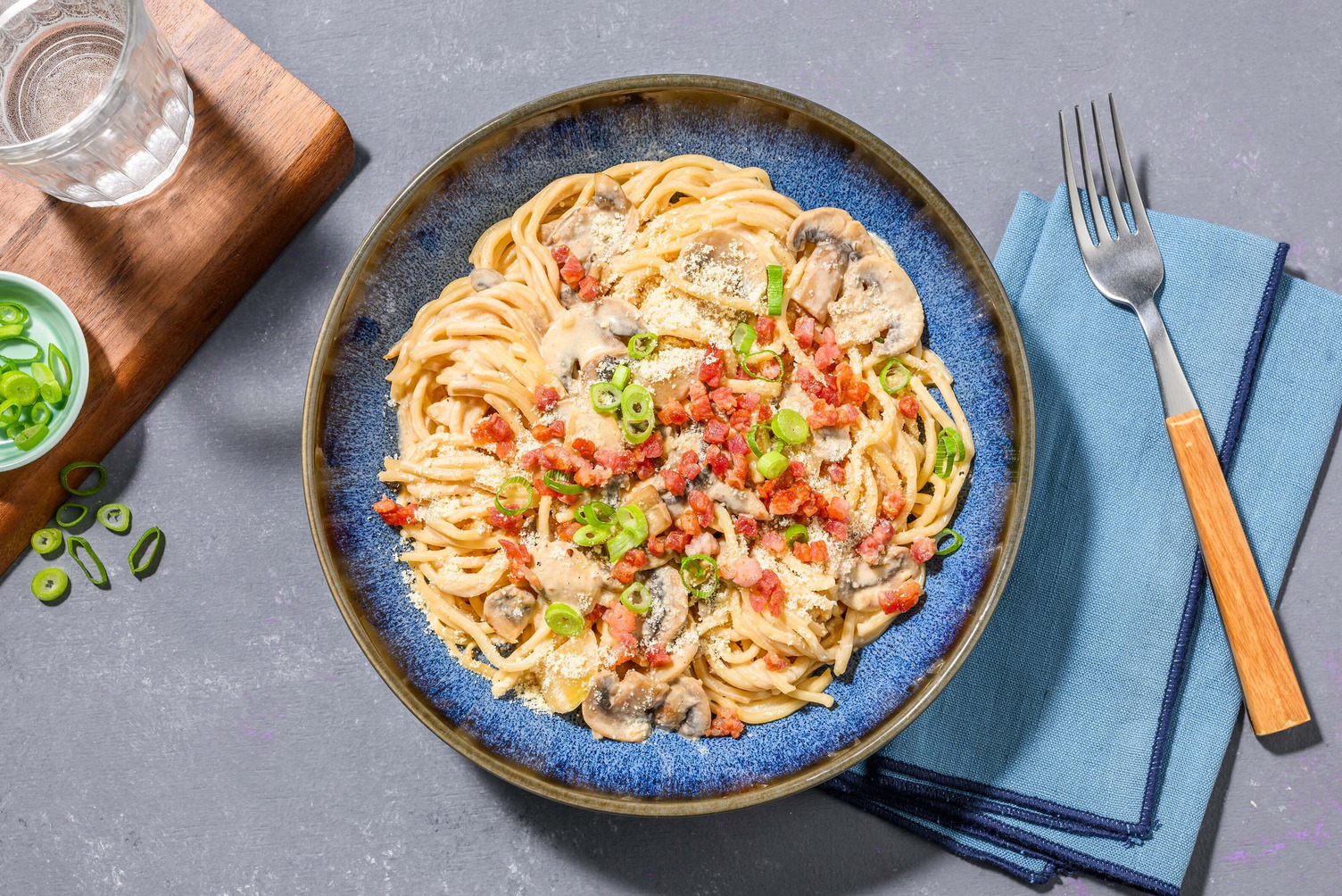 Koreansk-inspirert nudler og sprøtt bacon