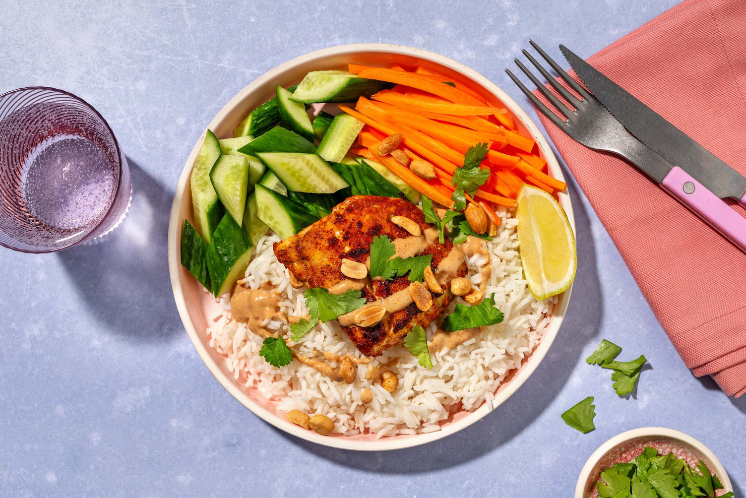 Snabb laksakryddad vit fisk och sataysås