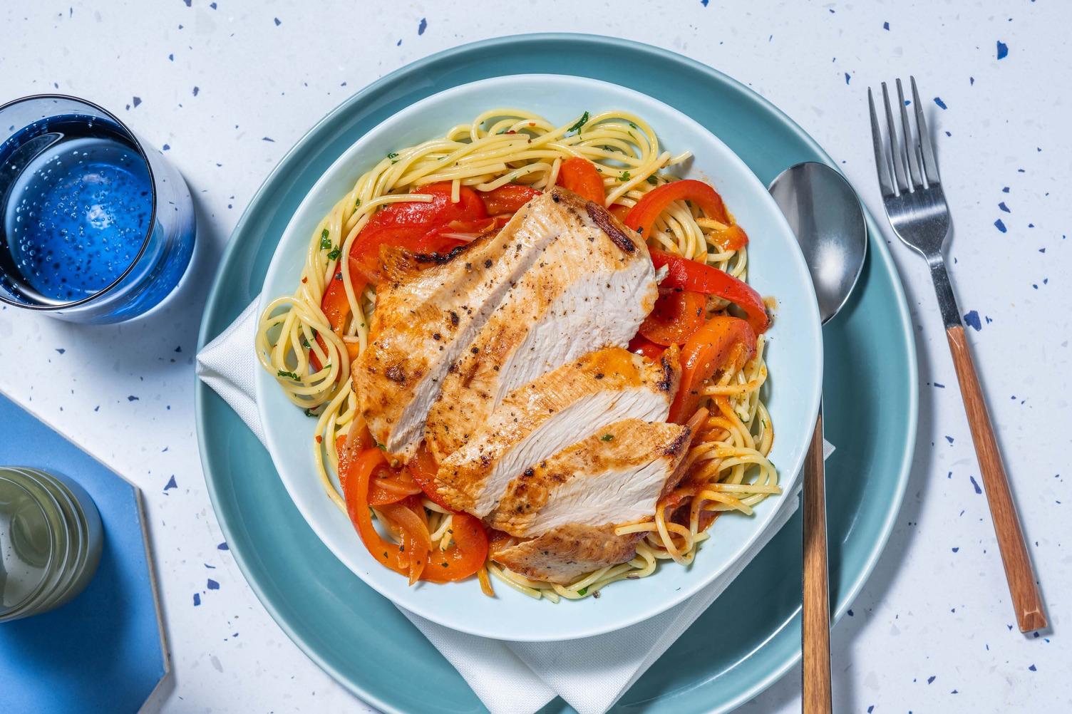 Bio-Hähnchen in Paprika-Tomaten-Soße