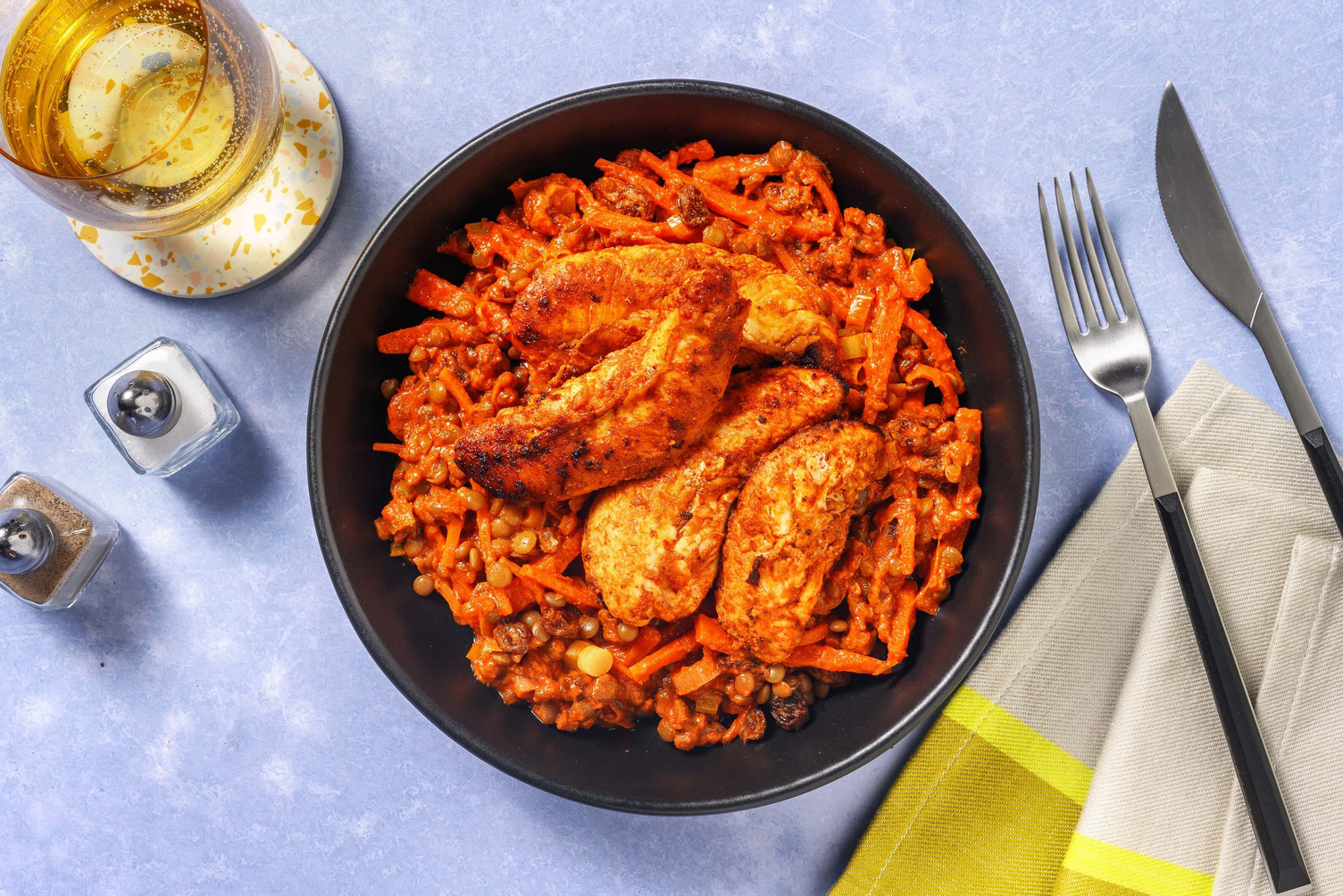 Harissa-Pouletfilets auf Linsengemüse