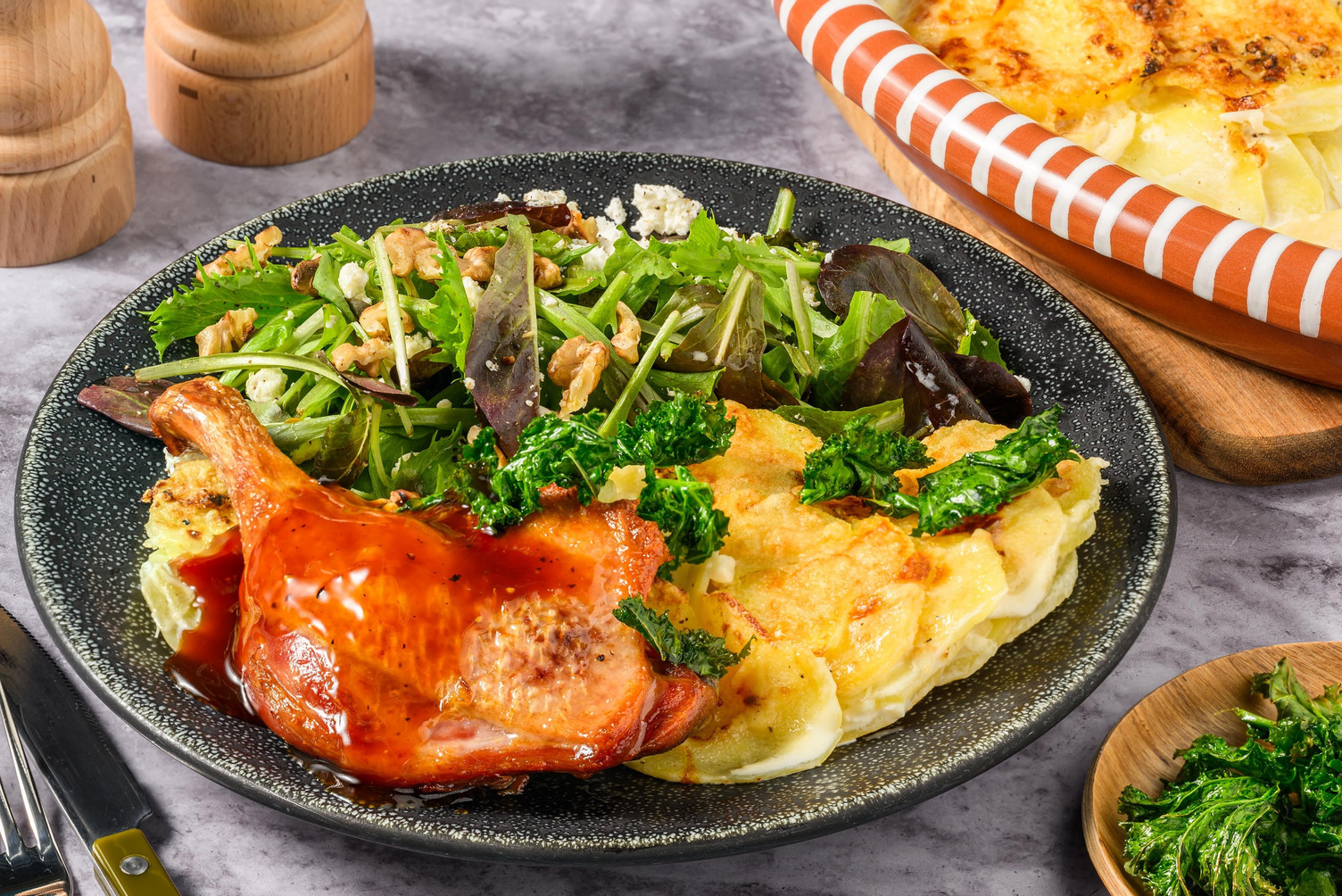 Confitert andelår og fyldig rødvinssaus