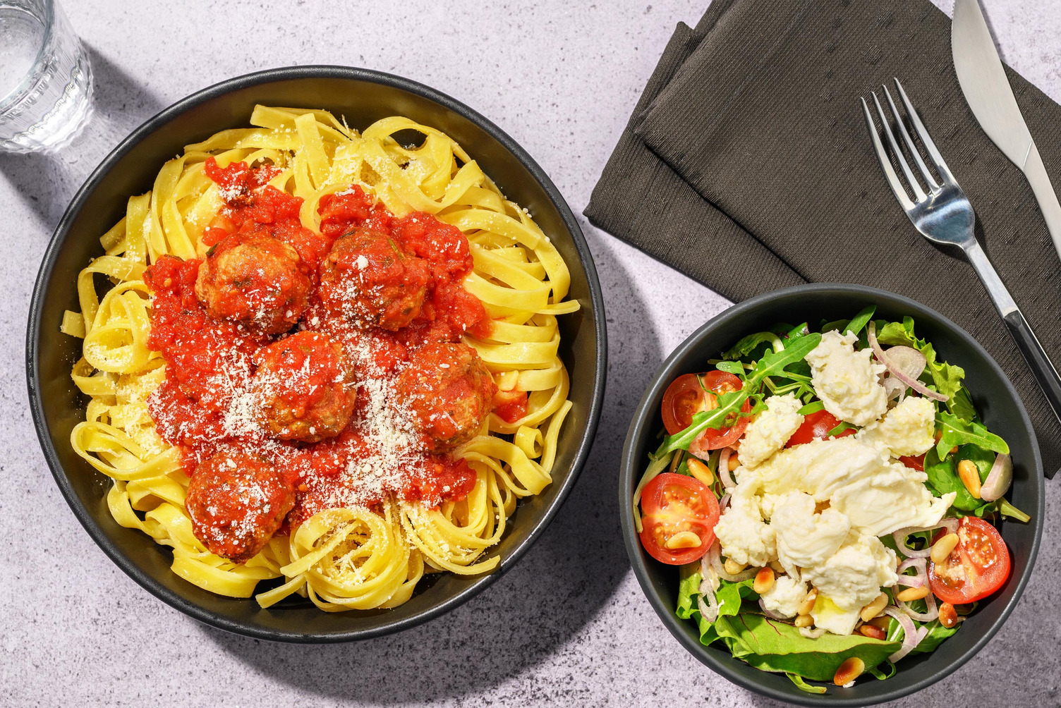 Köttbullar i tomatsås