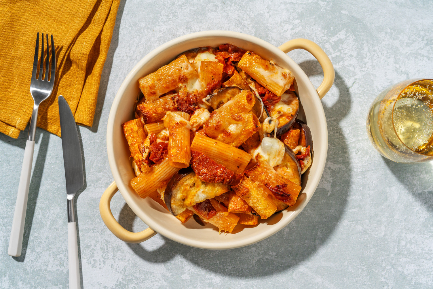 Pasta gratinada al estilo parmigiana