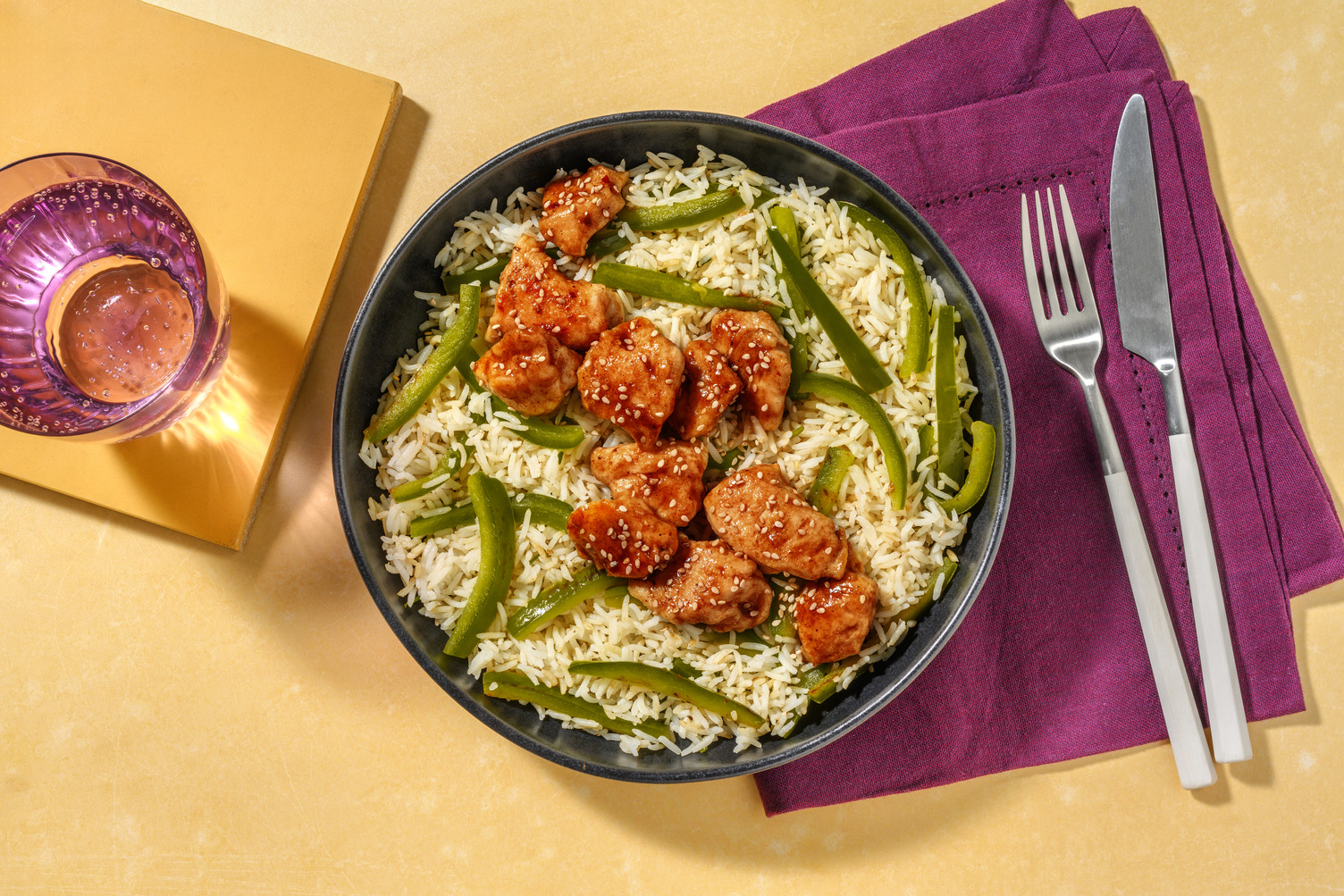 Pollo crujiente asiático con sésamo