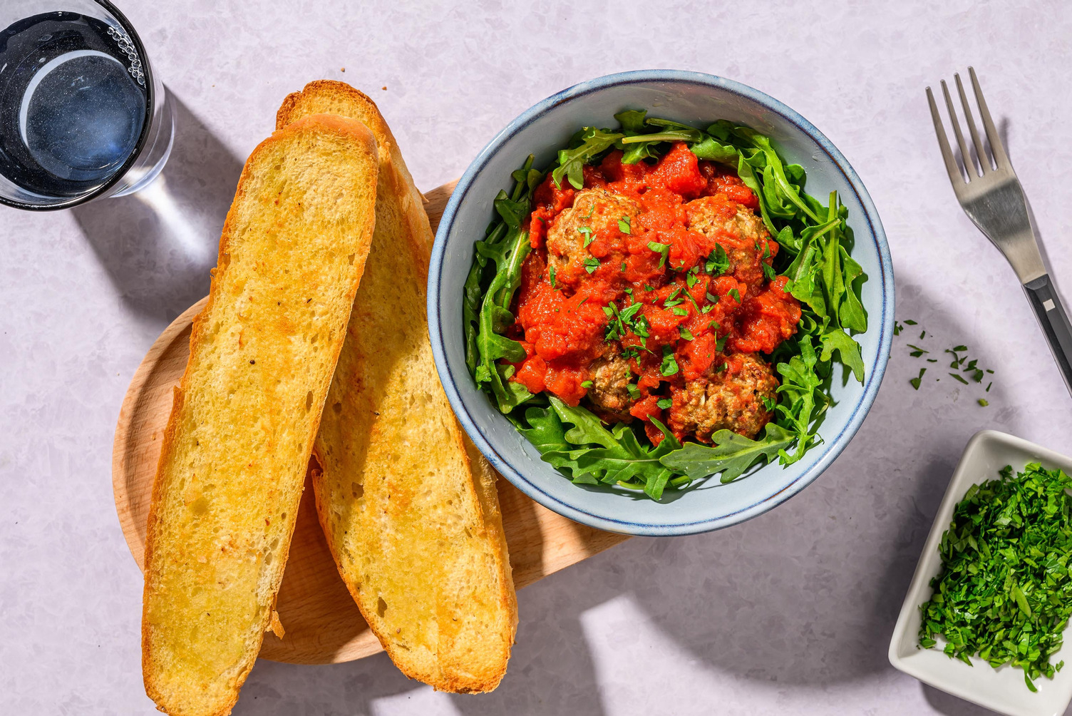 Spansk plantefars-'albondigas' i tomatsauce