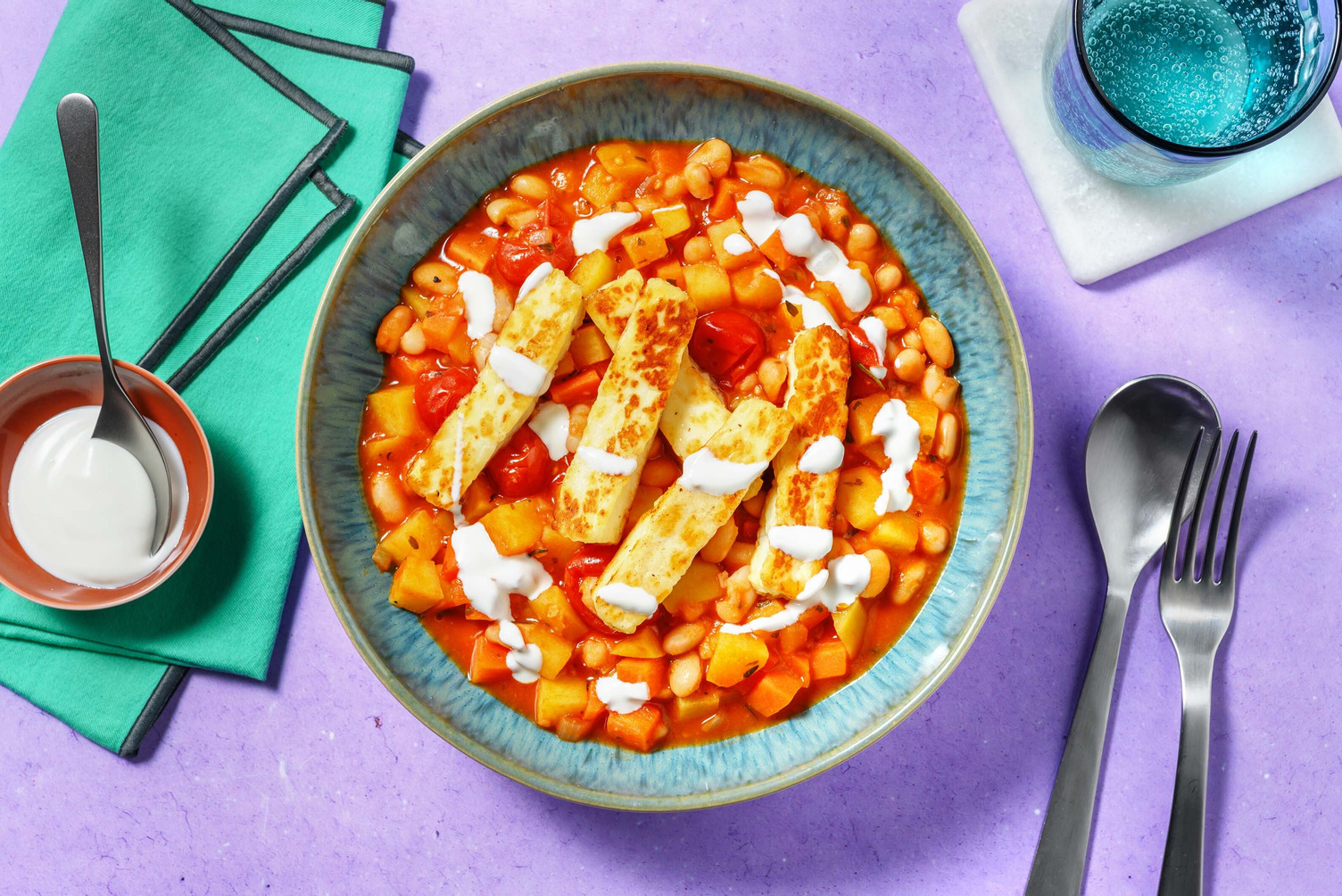 Bio Halloumi auf tomatigen Butterbohnen