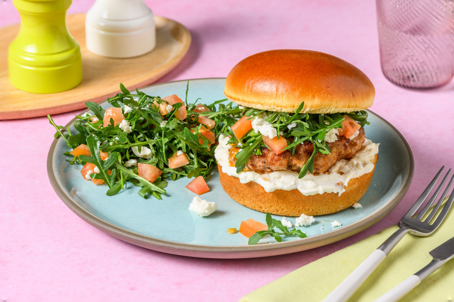 Hamburguesa de cerdo al estilo griego