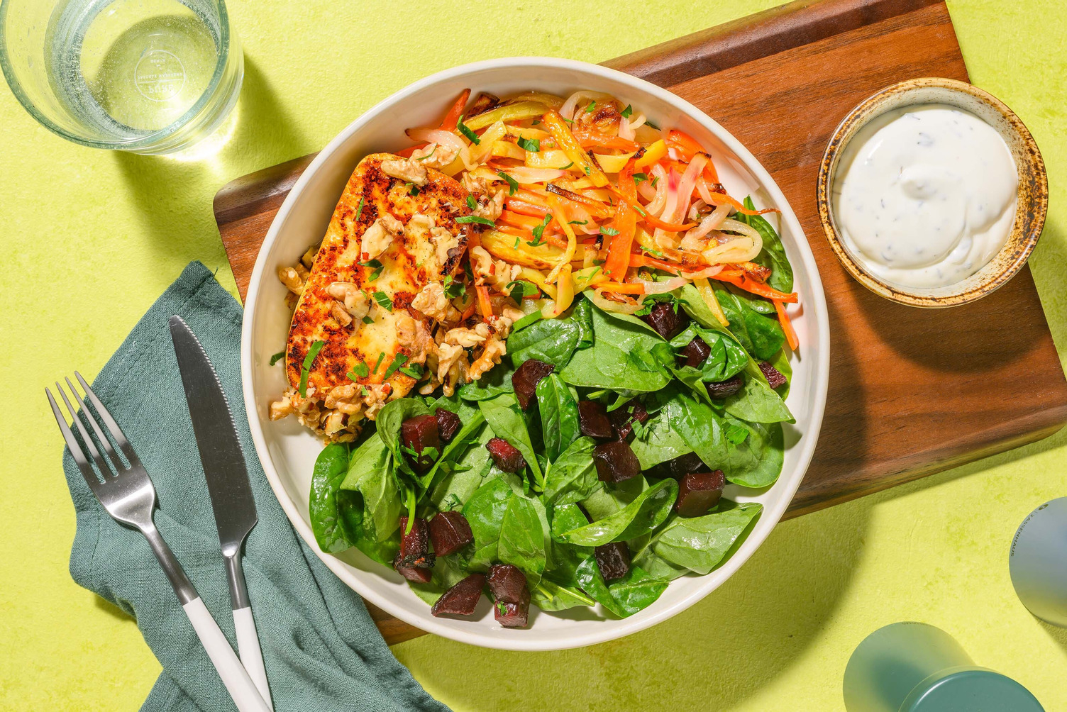 Bio-Halloumi mit frischem Rote Beete-Salat