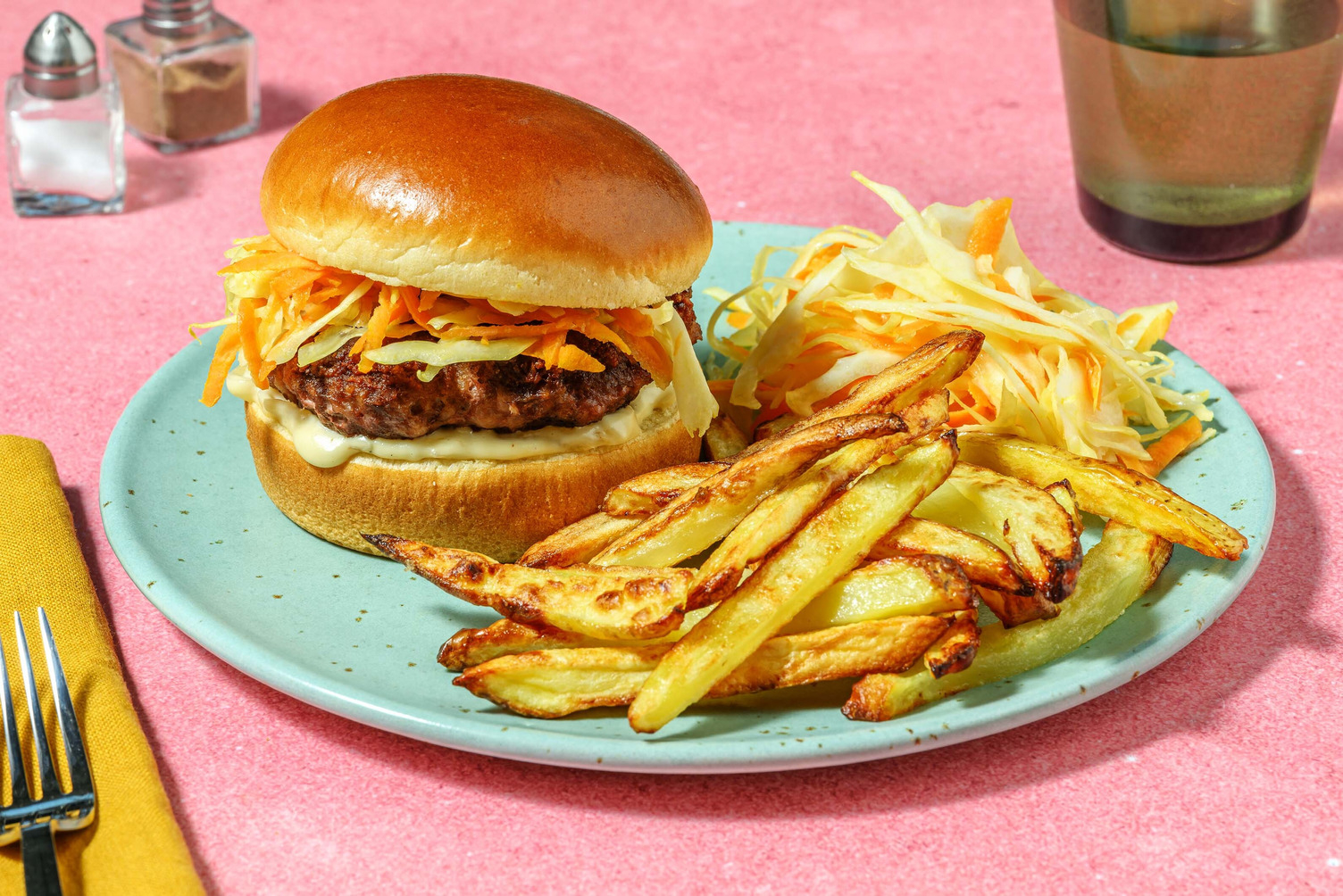 Hamburger di carne con salsa alle cipolle caramellate 