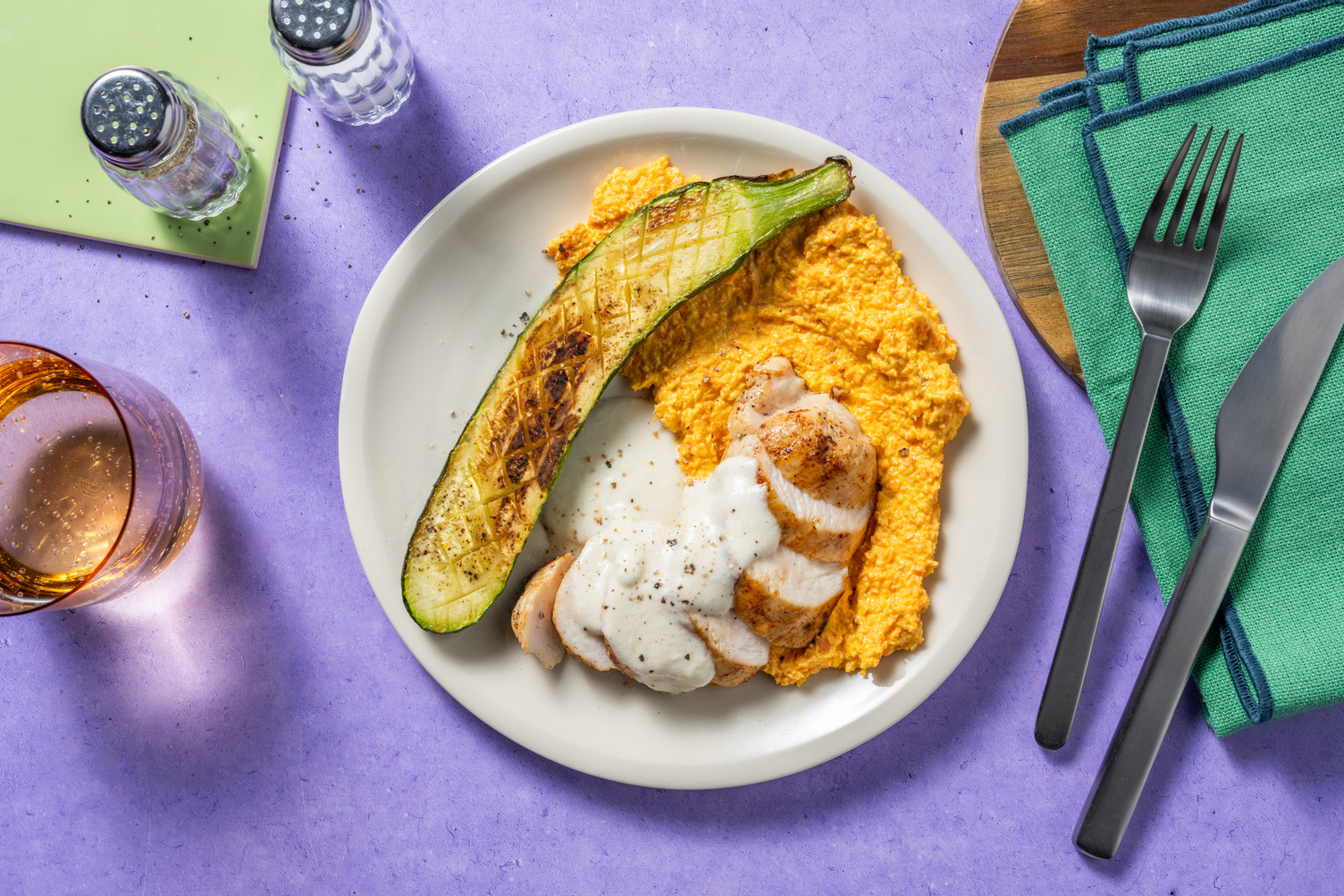 Pechuga de pollo en salsa casera de queso griego