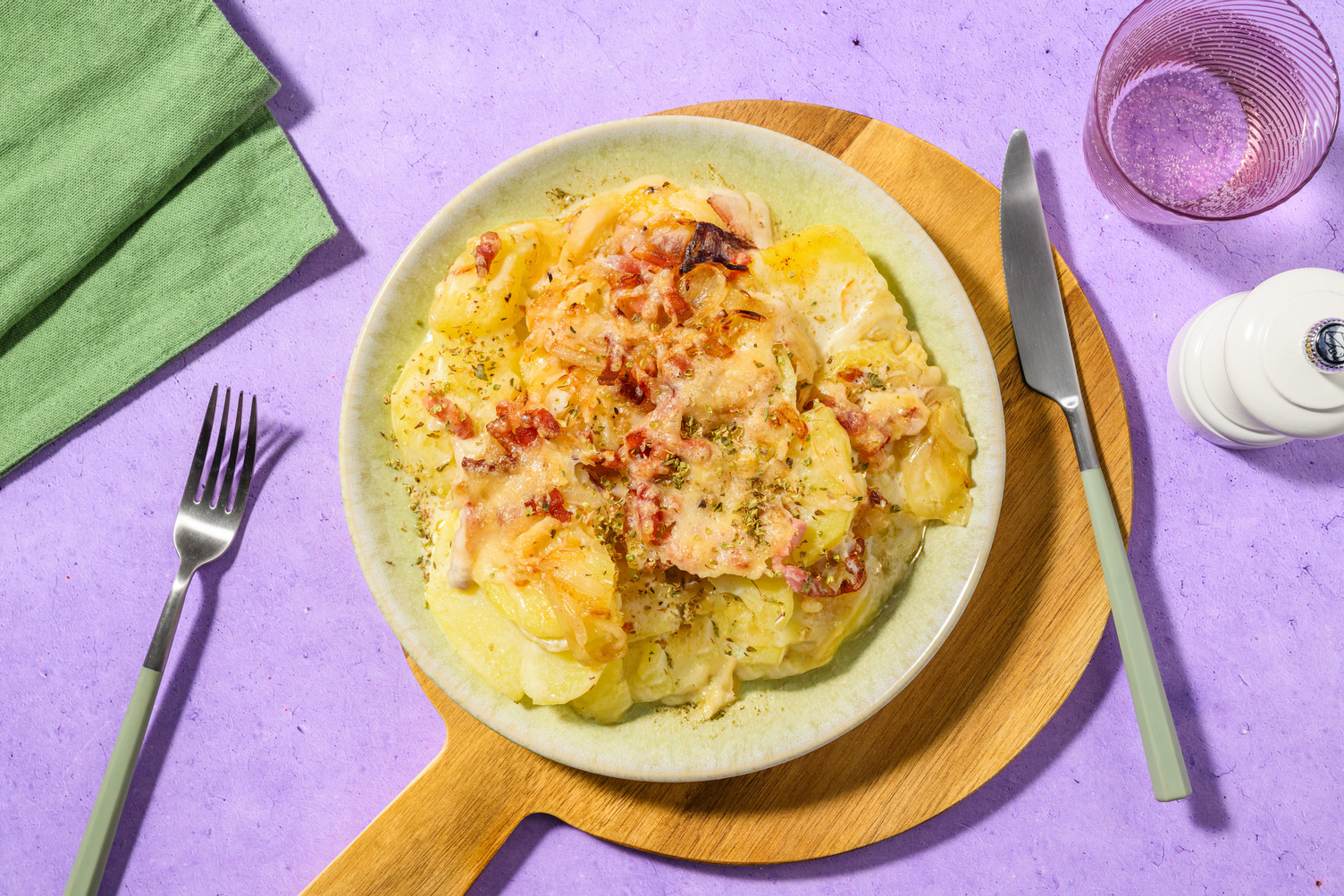 Pastel de patata con bacon y cebolla caramelizada