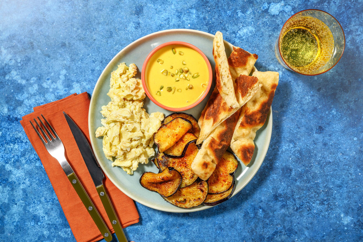 Zighinì di uova all'eritrea e pane naan