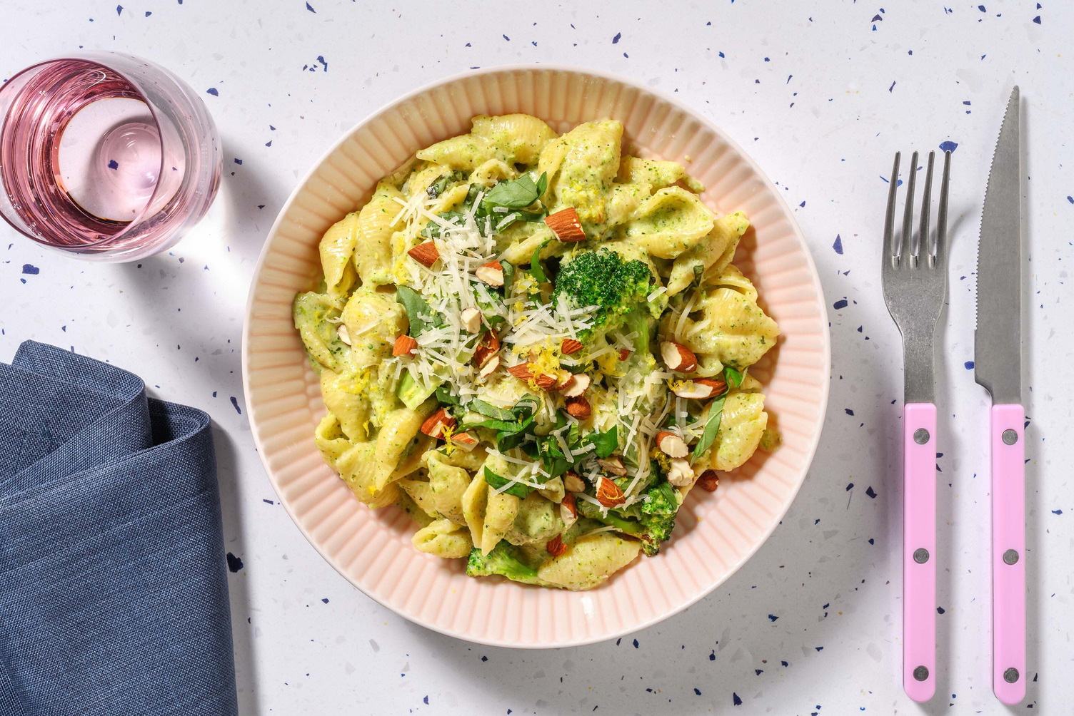 Conchiglie en sauce crémeuse au brocoli et pesto