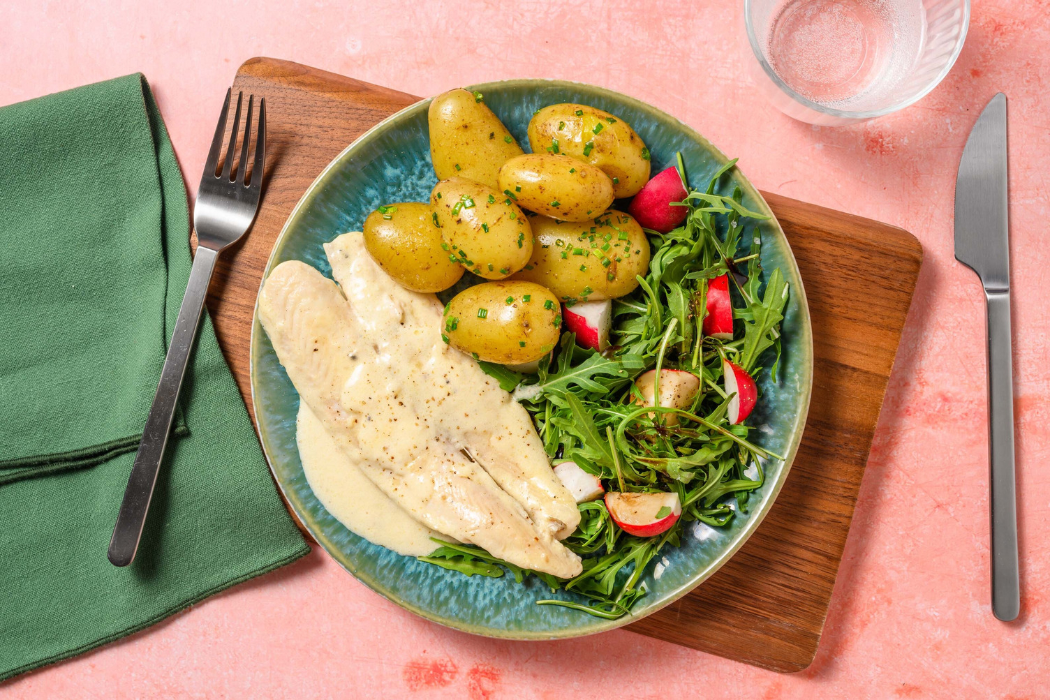 Pandestegt dorade i cremet ostesauce