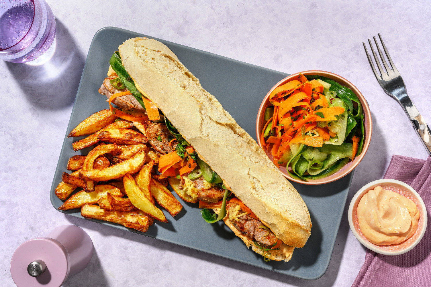 Vietnamesisk bahn mi med svinekjøtt