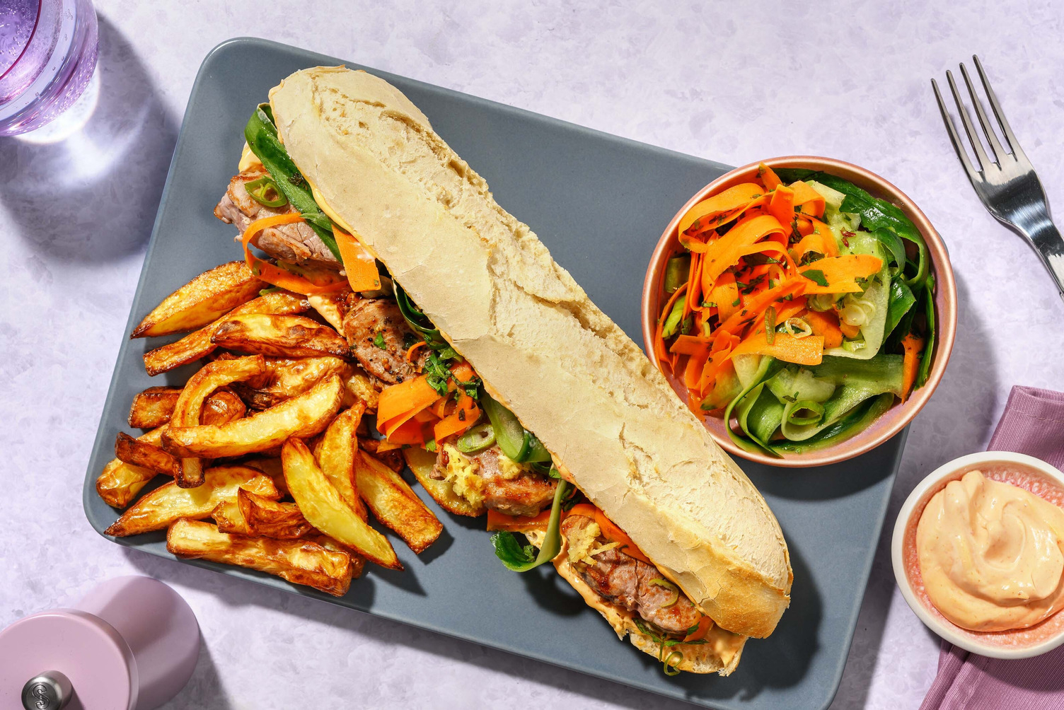 Banh mi-baguette och glaserat fläsk