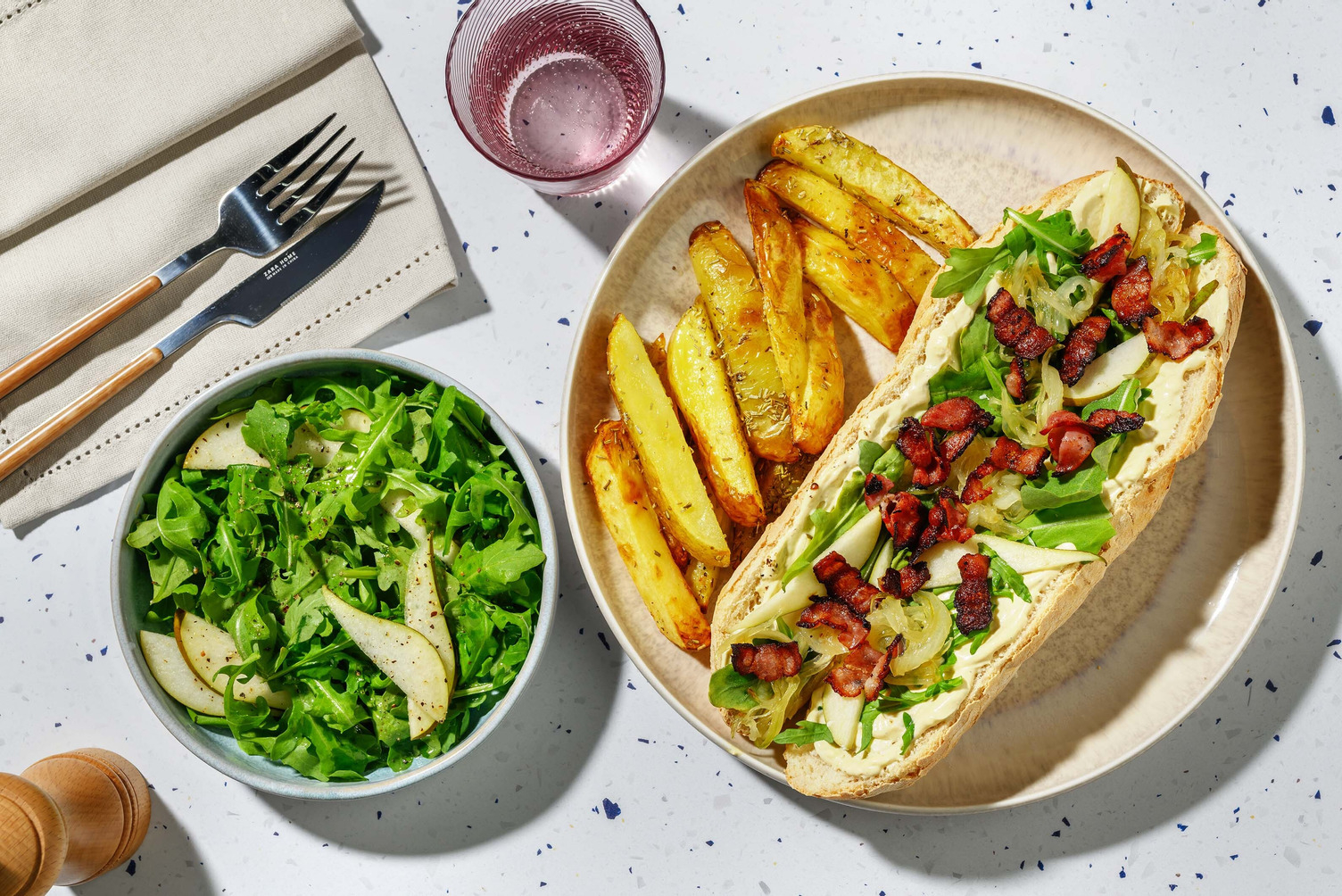 Franskinspirerad baconbaguette