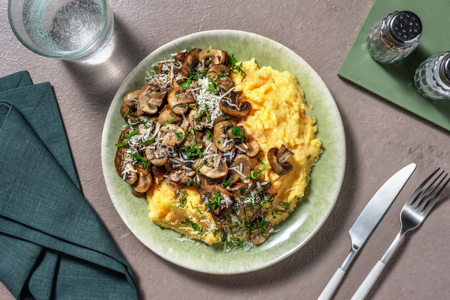 Polenta pasticciata alla toma e salsiccia 