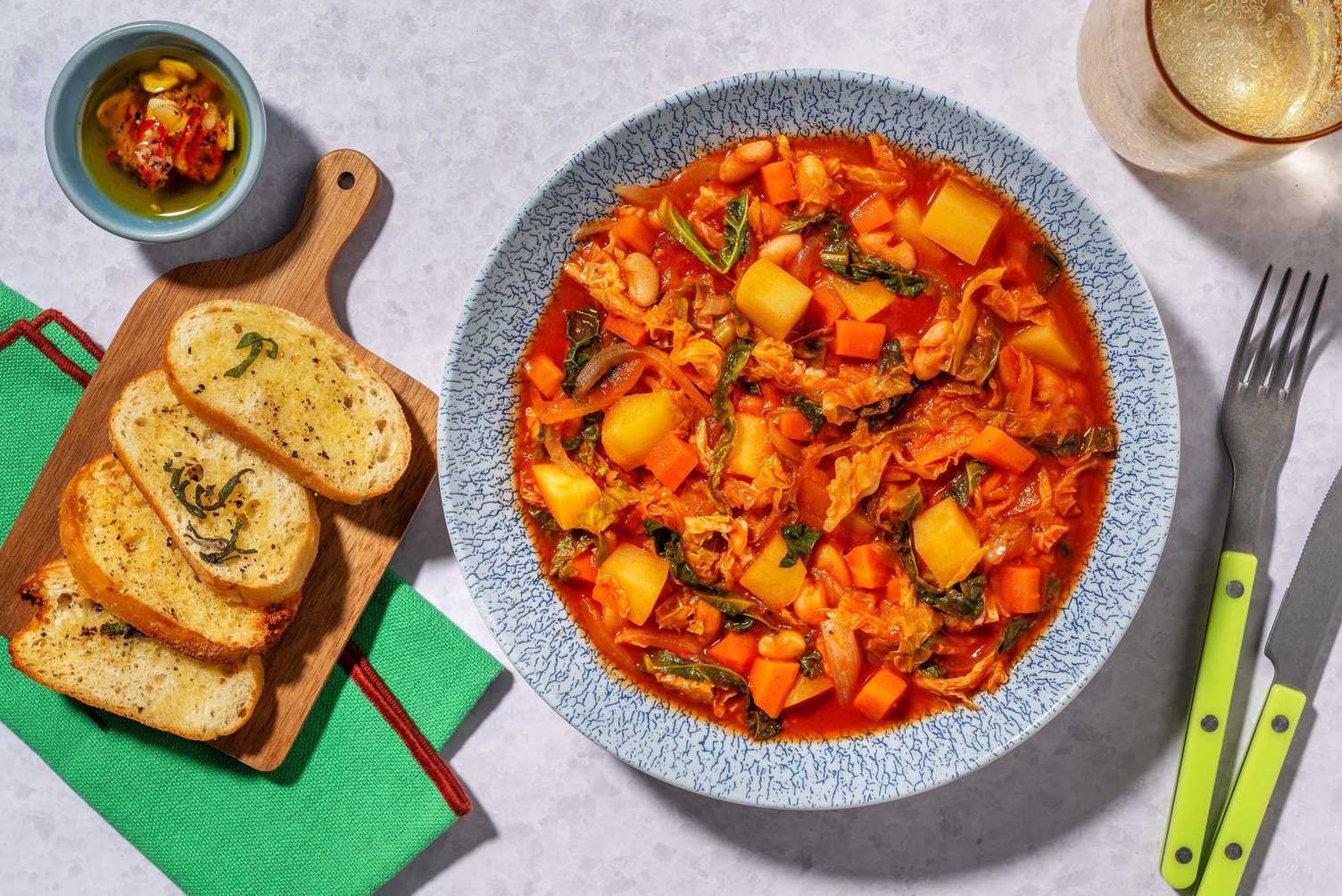 Ribollita veloce di verze e carne macinata