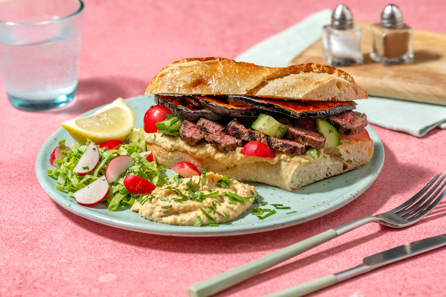 Sabich-Sandwich mit Rindersteak