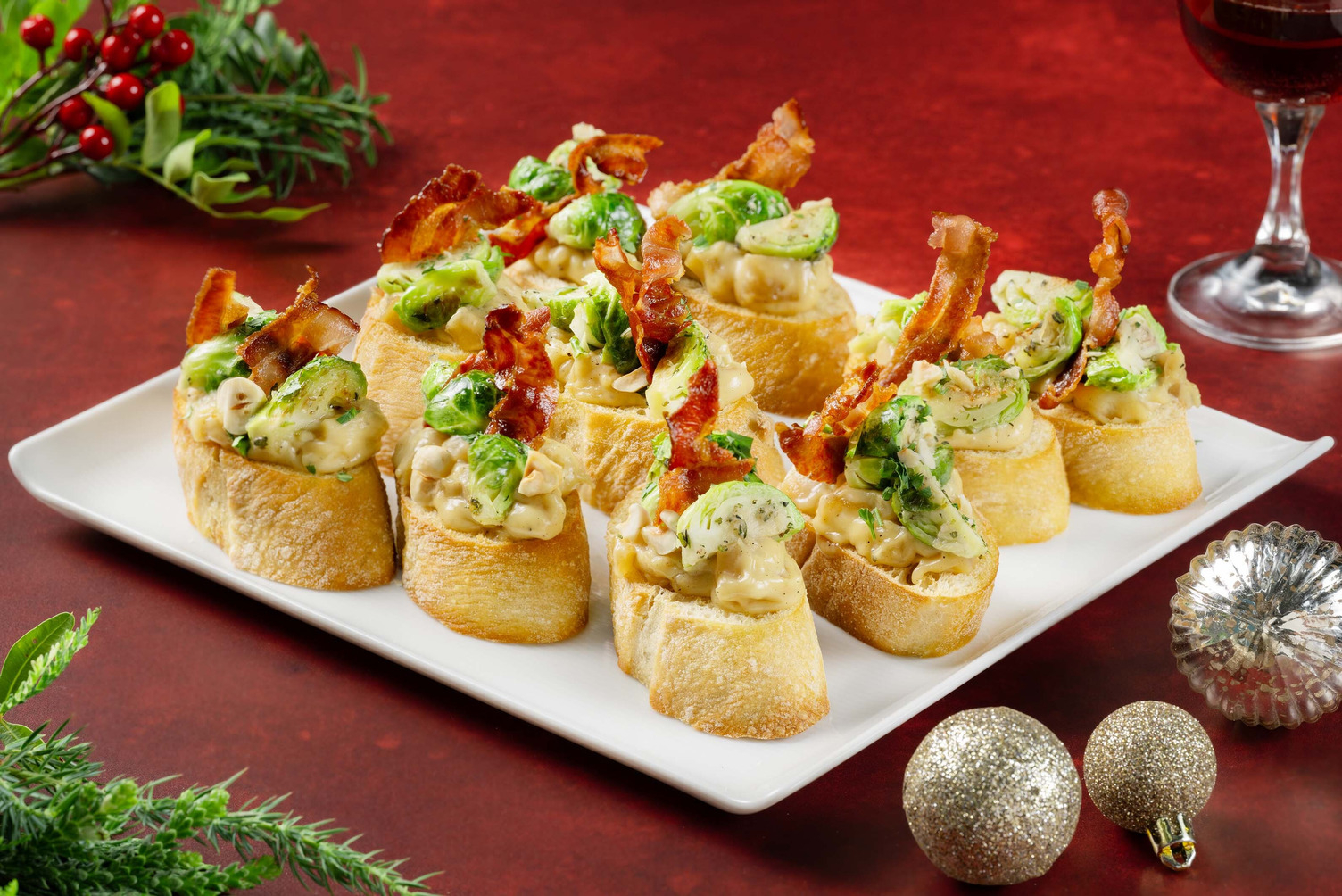 Feine Crostini mit nussigem Rosenkohl & Bacon