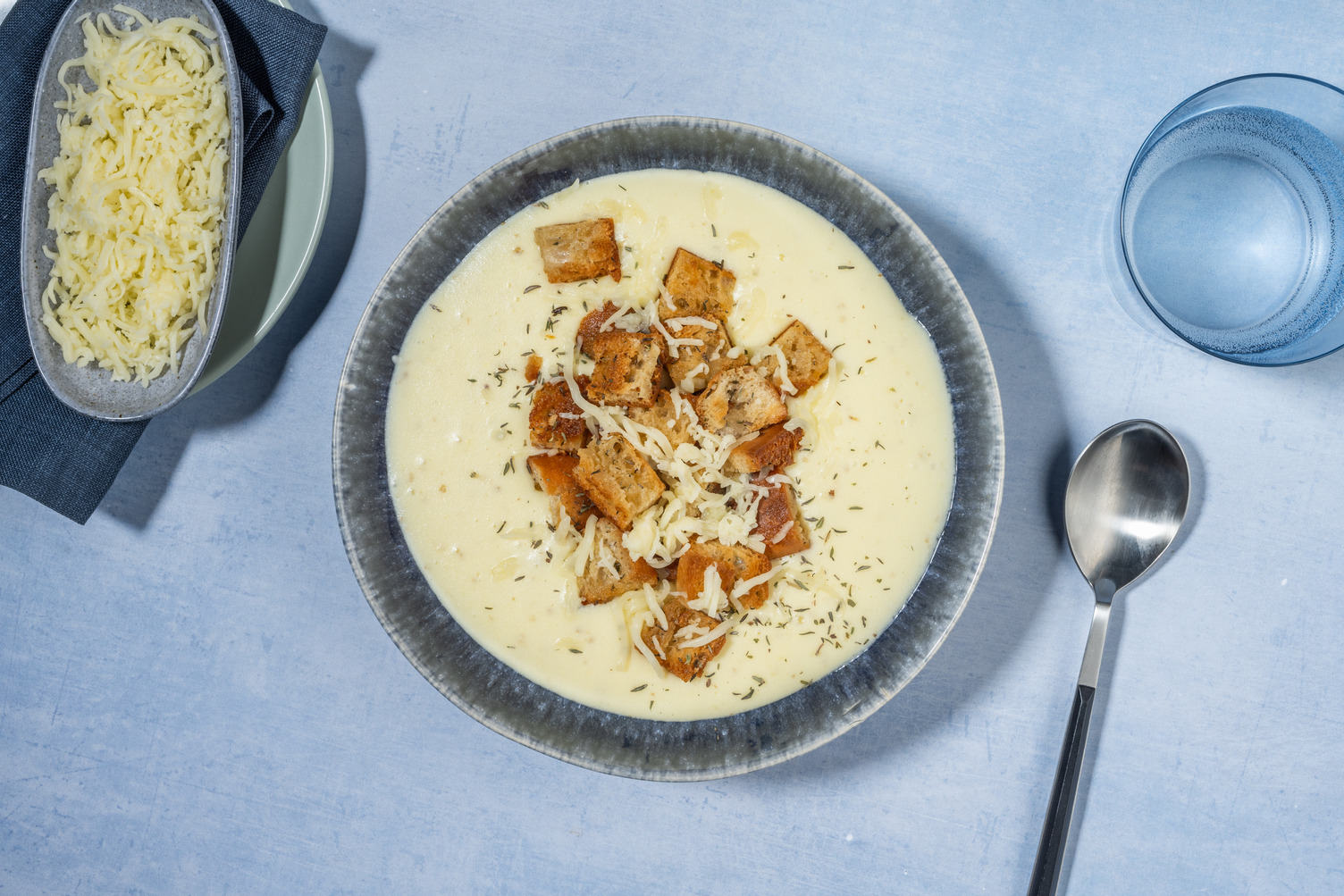 Crema casera de coliflor con salmón noruego