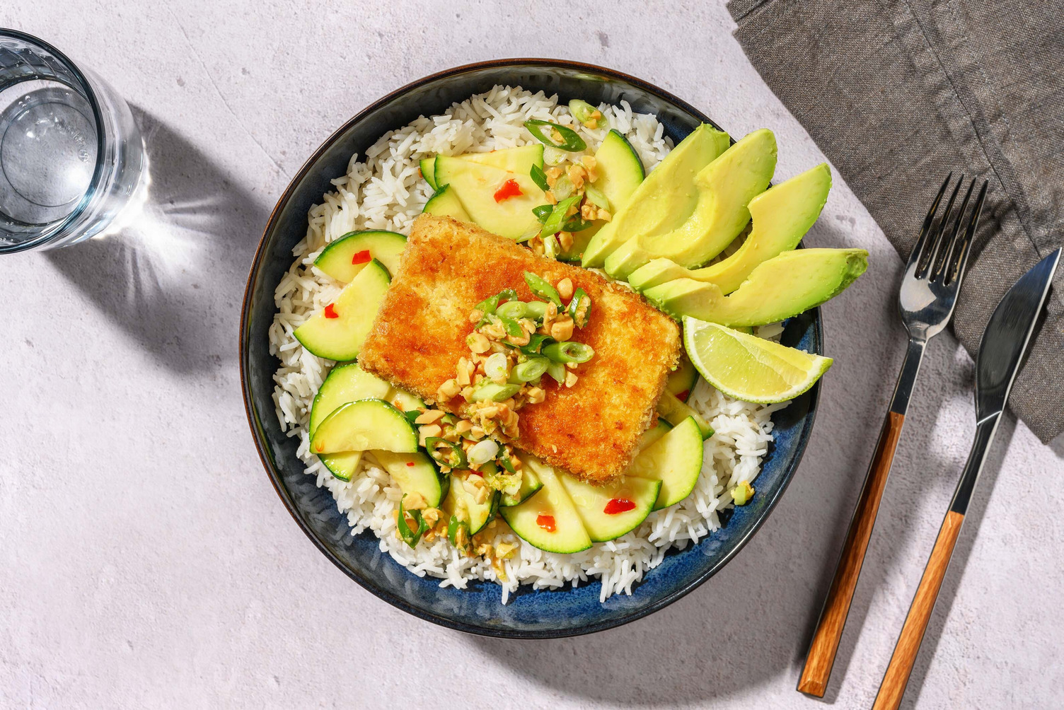 Tofu Katsu-Bowl mit Avocado