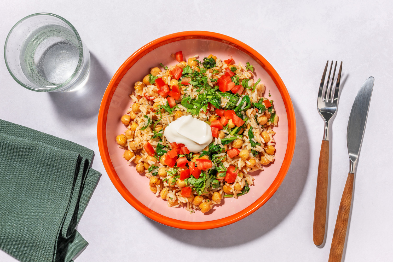 Midden-Oosterse bietenrijstbowl met kikkererwten