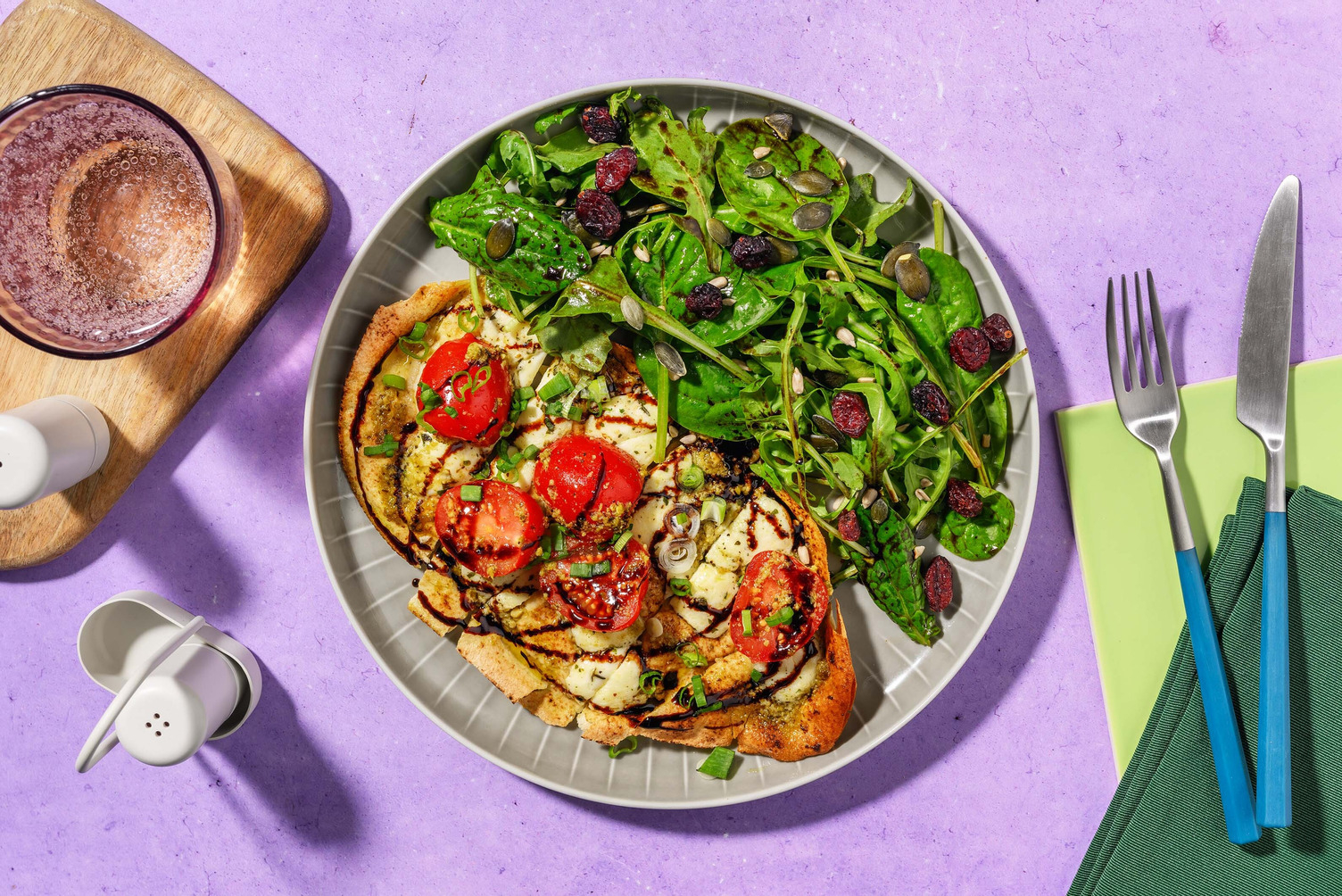 Pains plats façon caprese