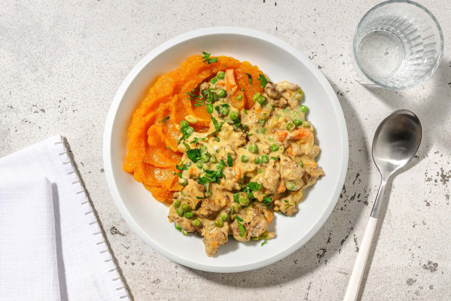 Bols de bœuf et de purée de légumes-racines