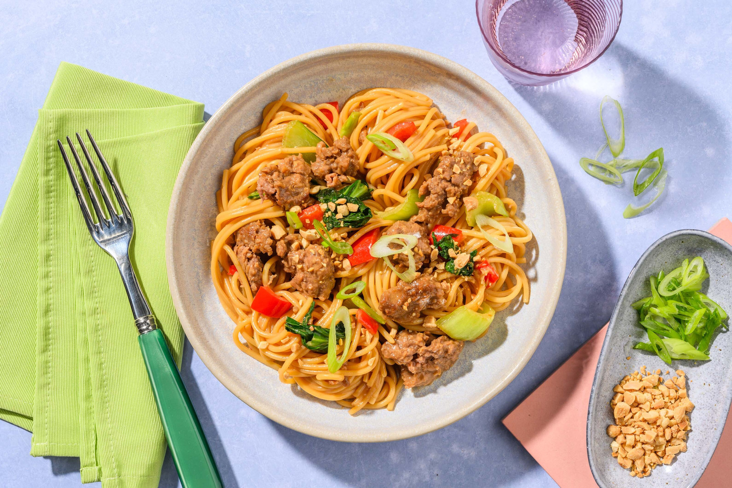 Nouilles du dragon aux galettes à base de plantes et au poulet