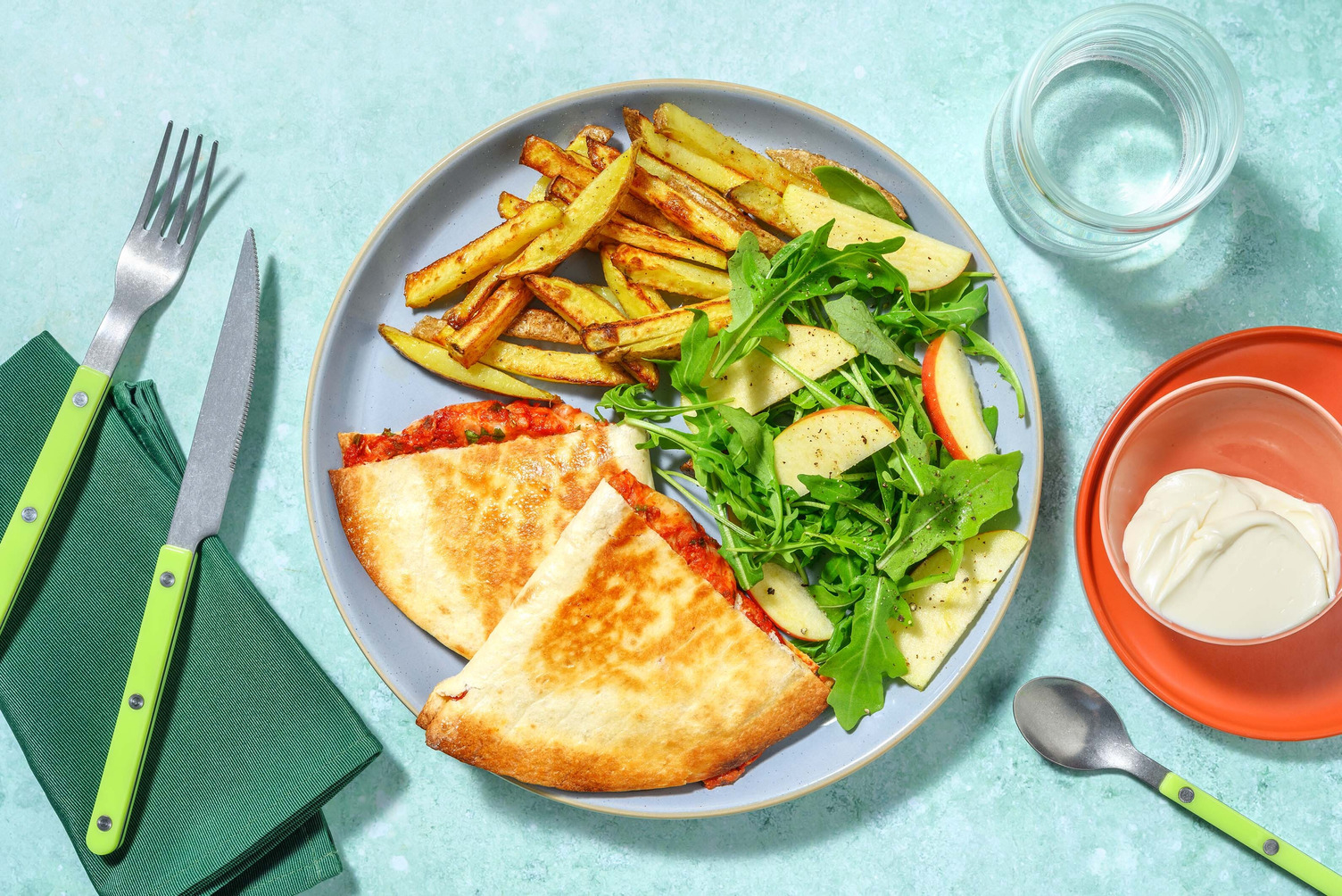 Tortilla-pizzalommer med ost og bacon