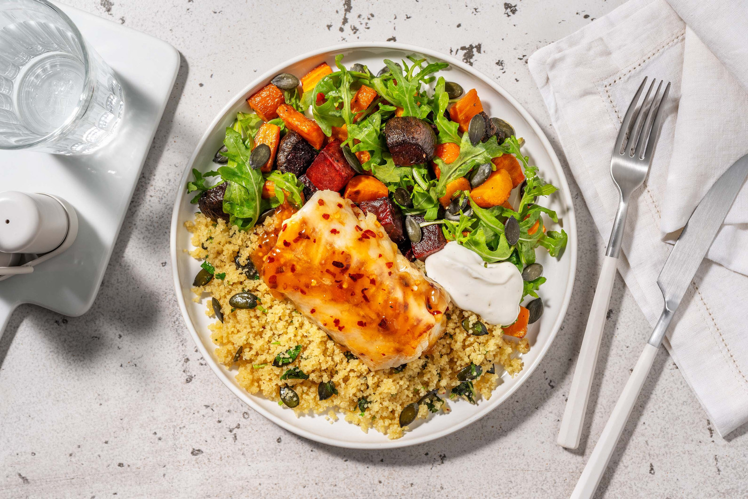 Pandestegt hvid fisk og chili-abrikosglaze med rejer