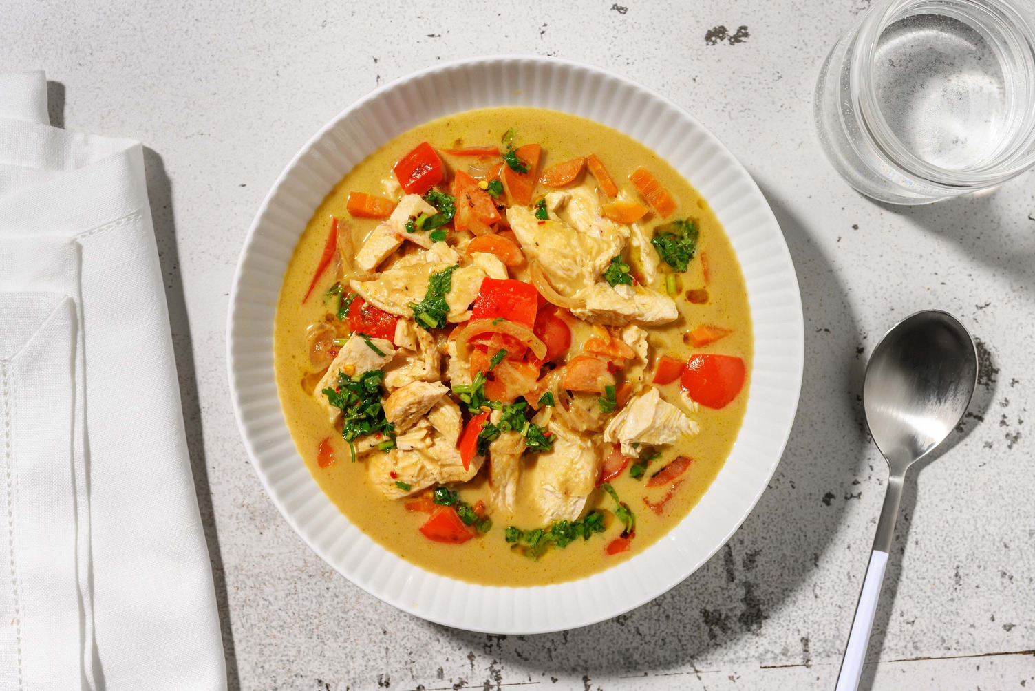 Thaiinspireret kylling-kokosmælksuppe