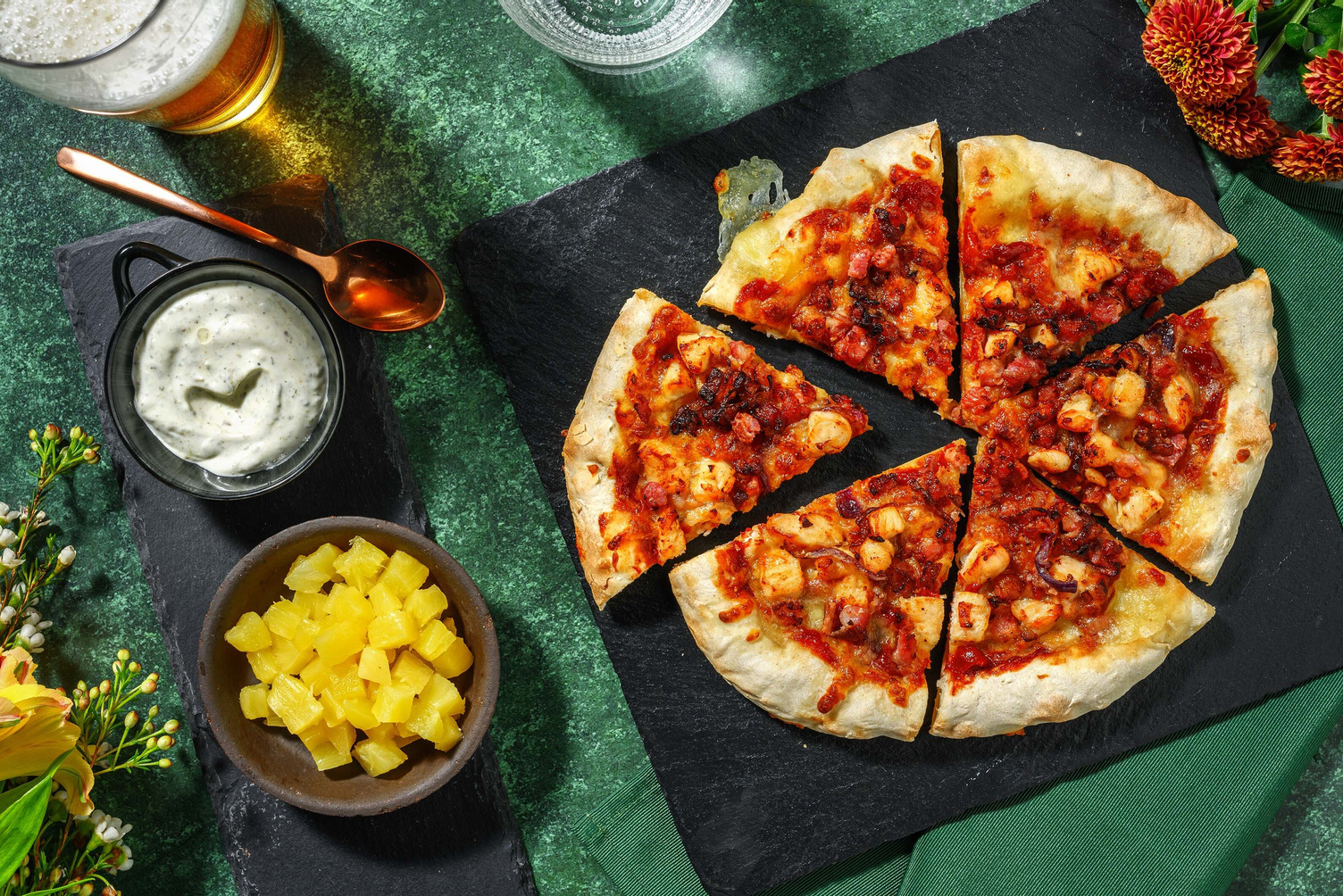 BBQ Pizza Hawaii mit Käsekruste