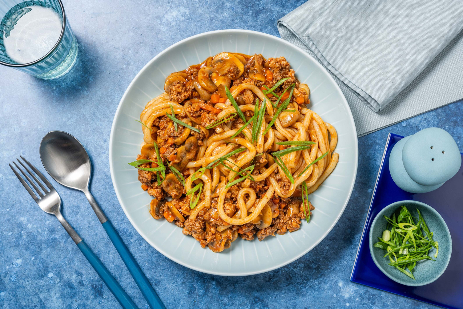 Asiatisk-inspirert nudler og kjøttdeig