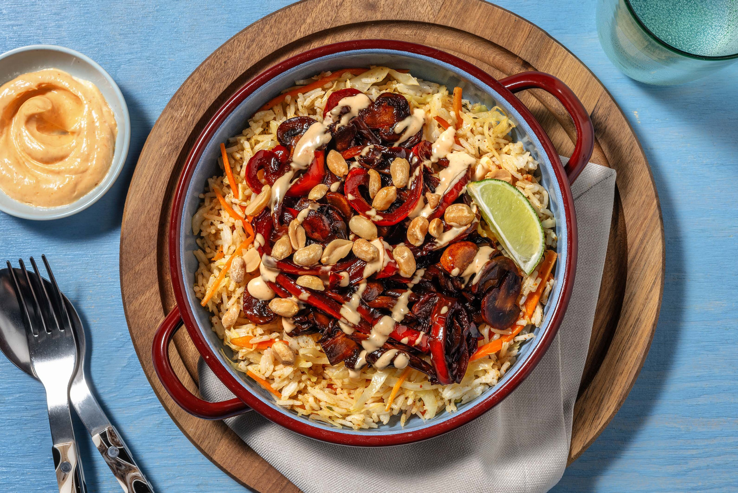 Stir-fry met sticky paddenstoelen en sriracha-mayo