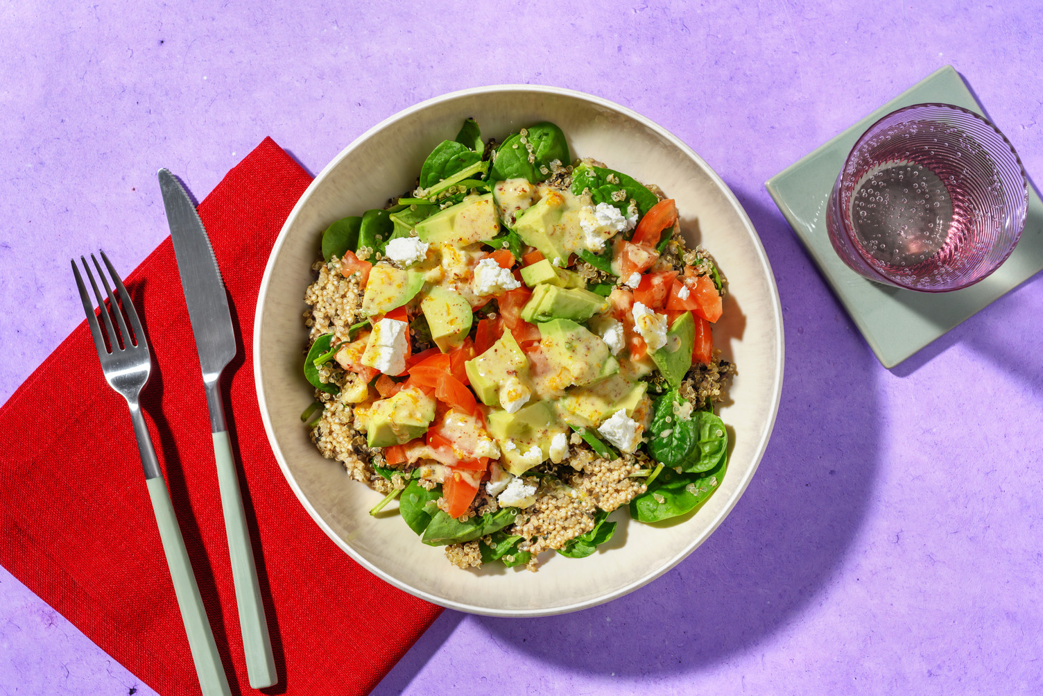 Ensalada de quinoa, queso de cabra y aguacate 