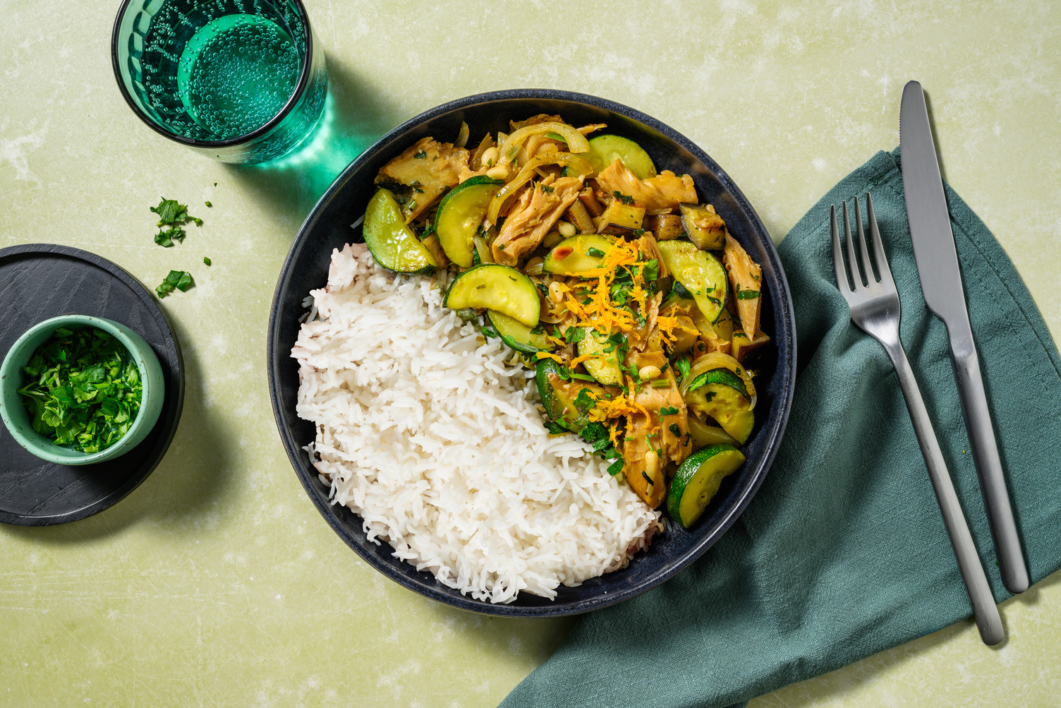 Bocados veganos sabor ternera en salsa de naranja